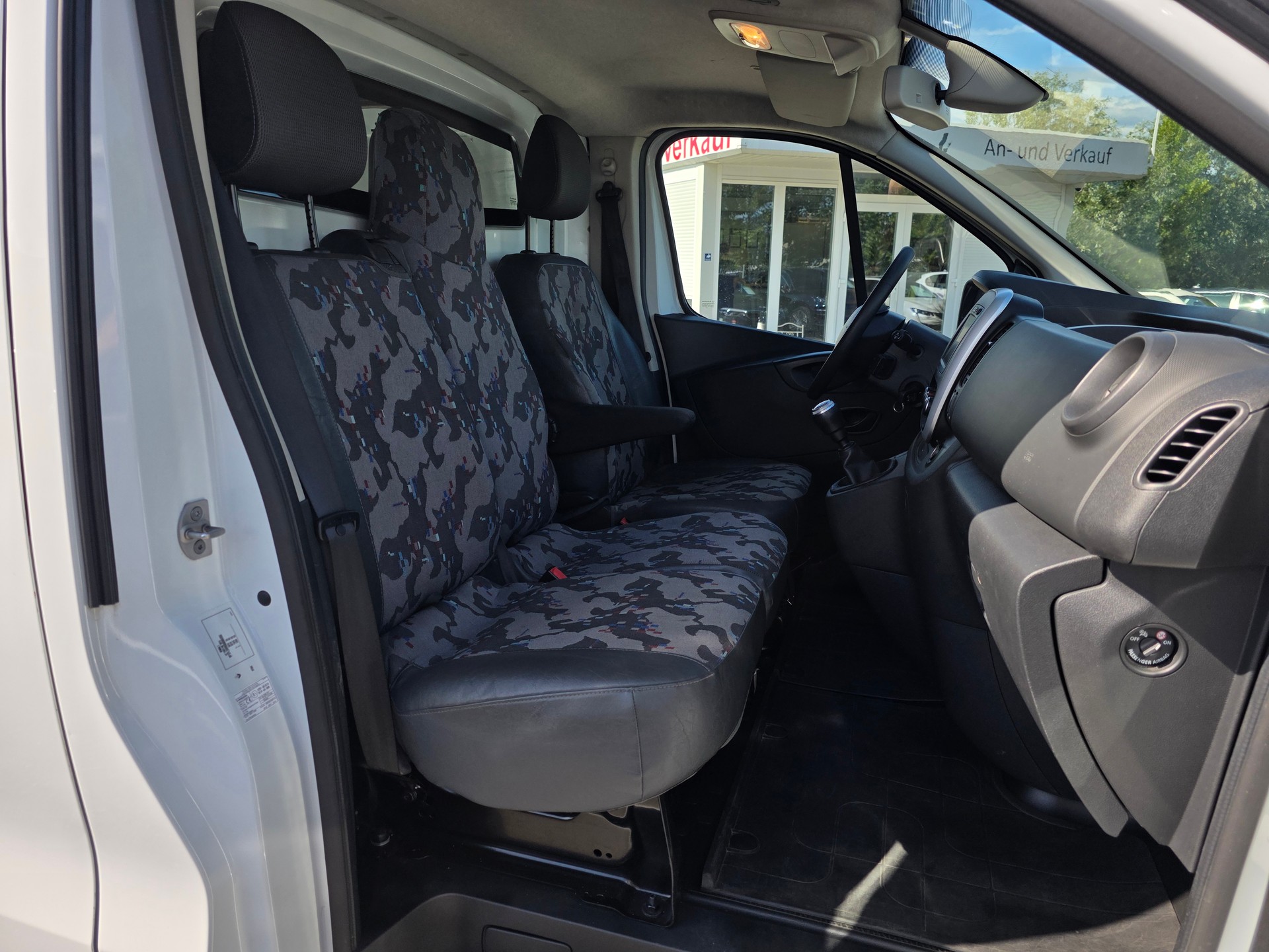 RENAULT Trafic 2.0 ENERGY dCi145 3.0t Business L2H2 * CH-Fahrzeug *-image-15
