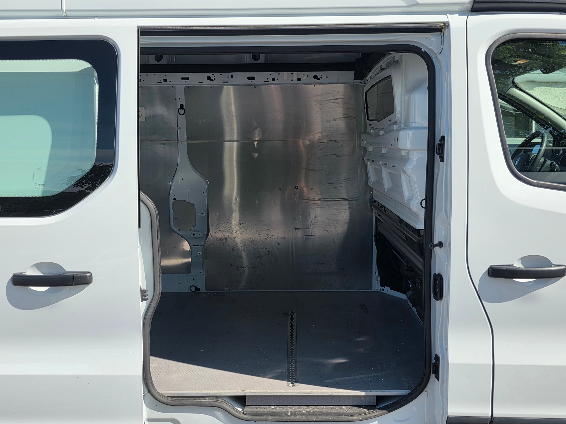RENAULT Trafic 2.0 ENERGY dCi145 3.0t Business L2H2 * CH-Fahrzeug *-image-8