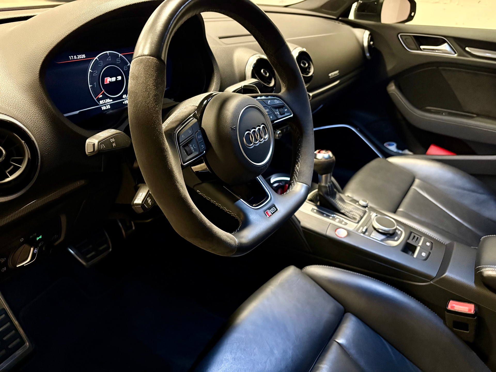 AUDI RS3 Limousine 2.5 TFSI Quattro S-Tronic-image-3