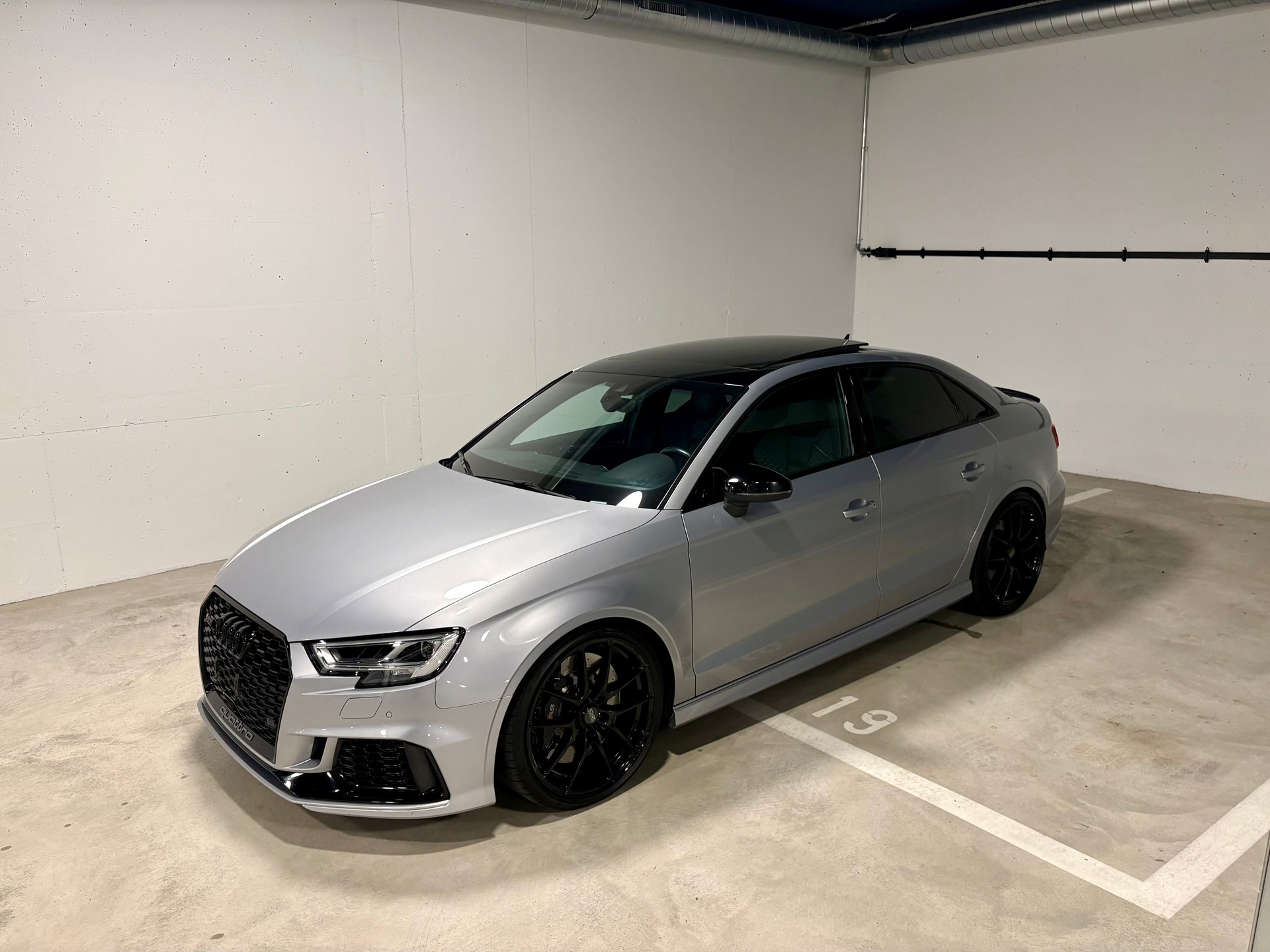 AUDI RS3 Limousine 2.5 TFSI Quattro S-Tronic-image-0