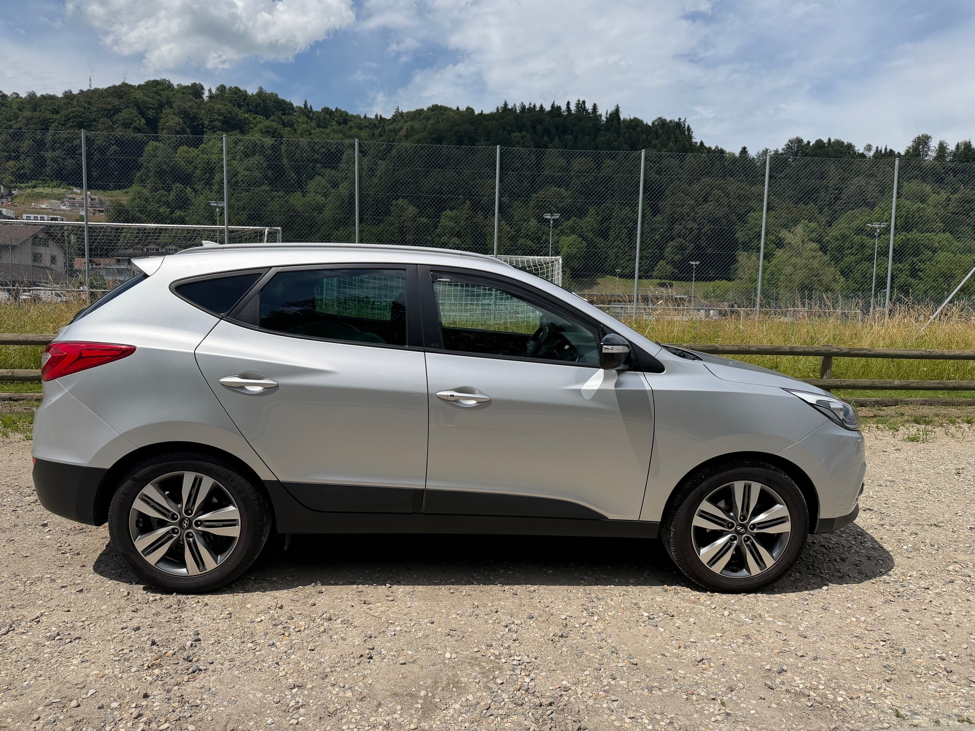 HYUNDAI iX 35 2.0 CRDi Style 4WD Automatic-image-3