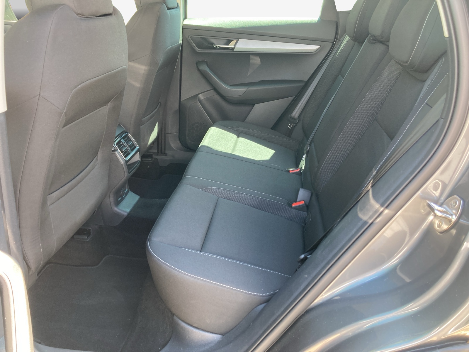 SKODA Karoq 1.5 TSI Ambition DSG-image-11