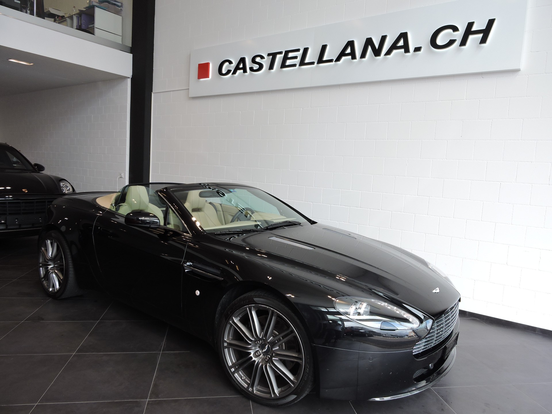 ASTON MARTIN V8 Vantage 4.7 Sportshift-image-0