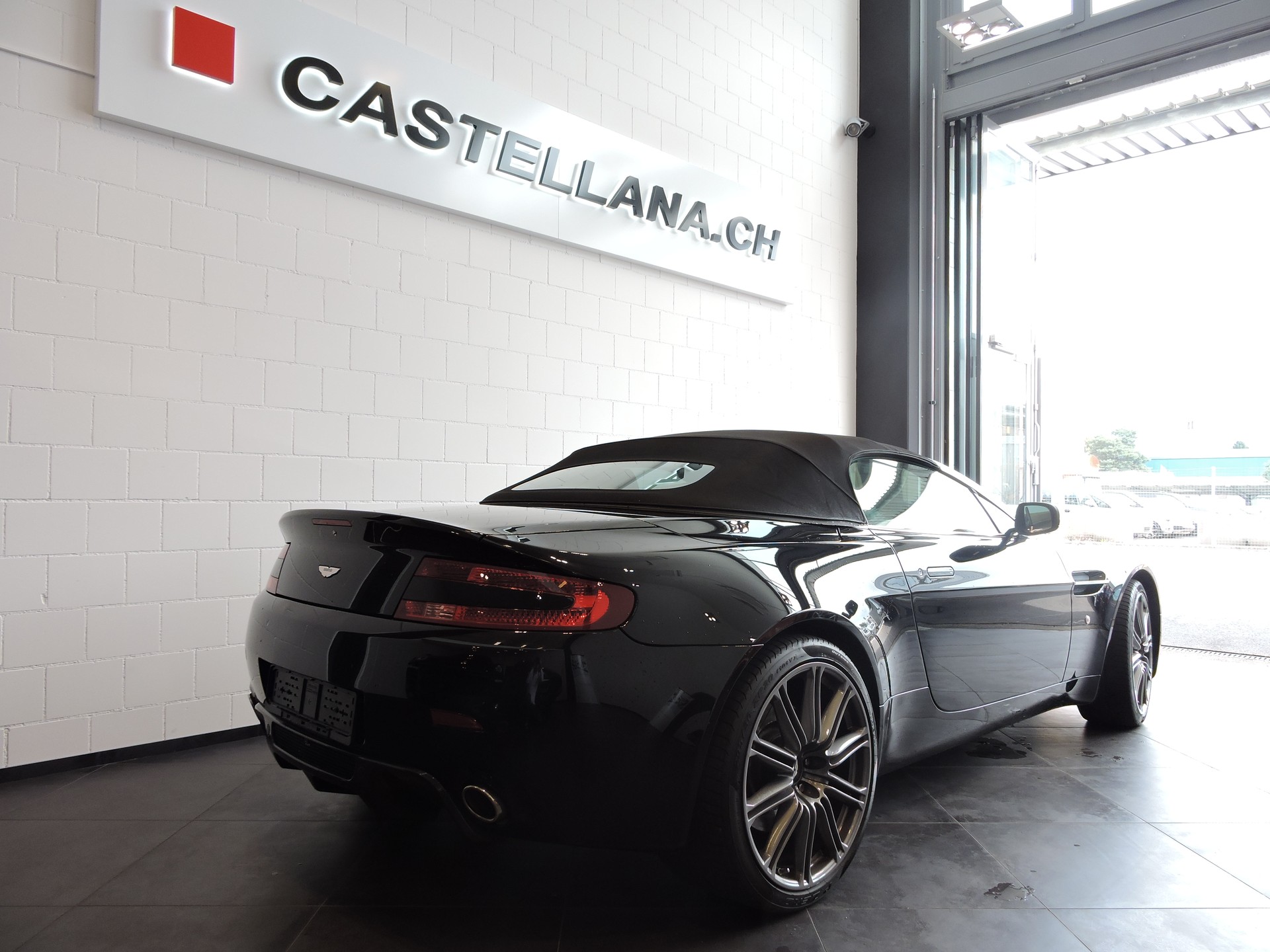 ASTON MARTIN V8 Vantage 4.7 Sportshift-image-3