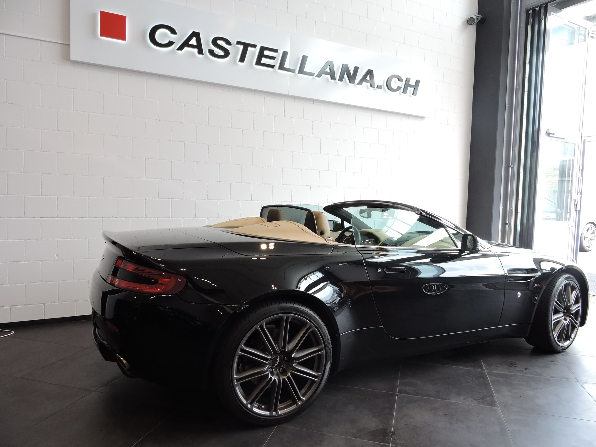 ASTON MARTIN V8 Vantage 4.7 Sportshift-image-2