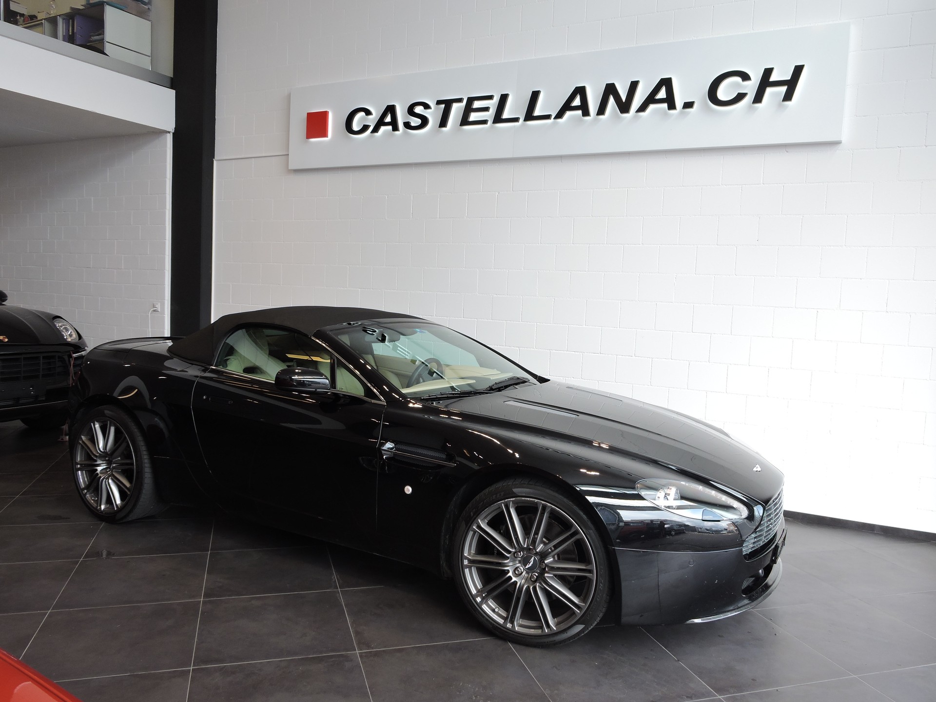 ASTON MARTIN V8 Vantage 4.7 Sportshift-image-1