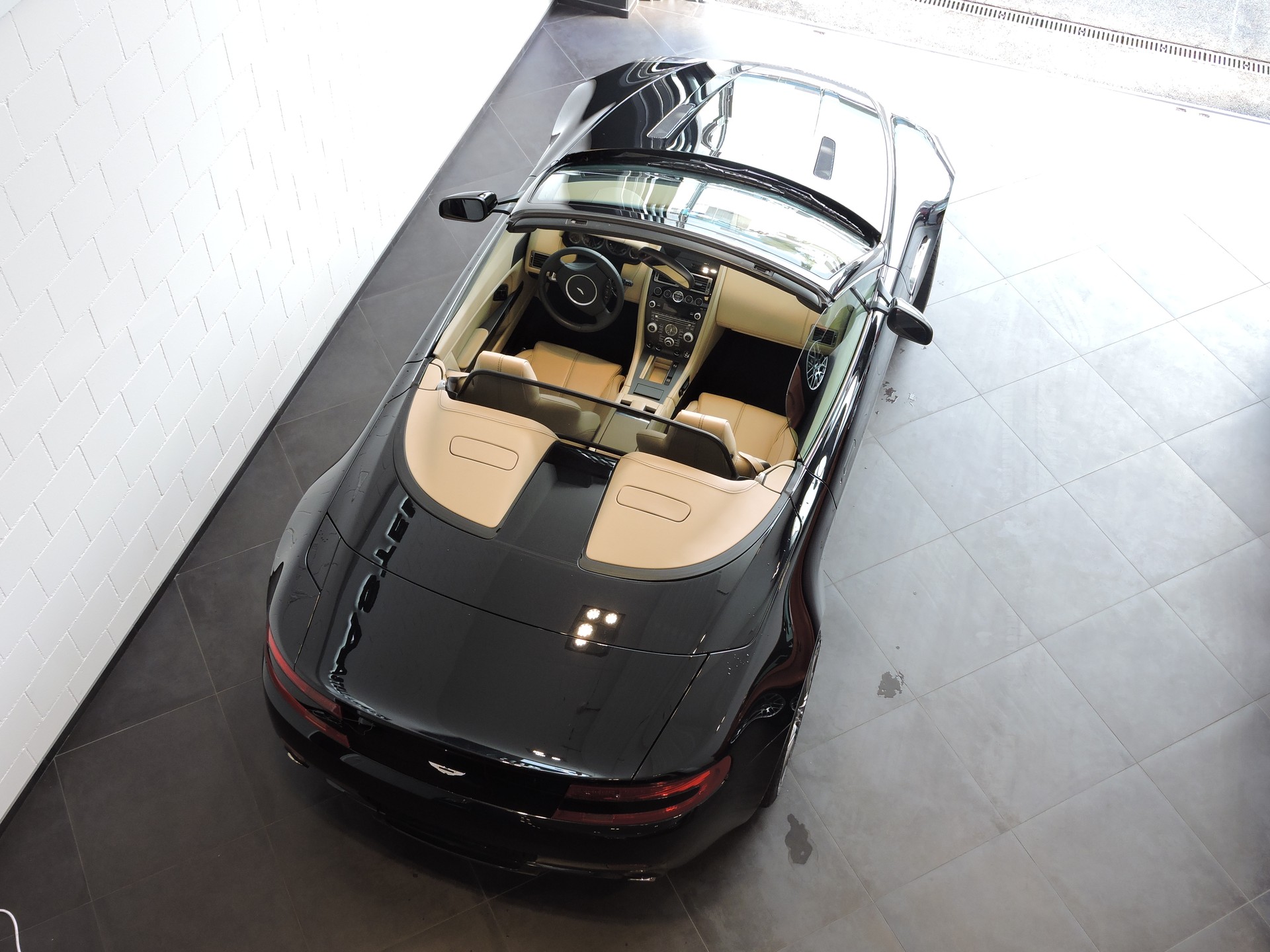 ASTON MARTIN V8 Vantage 4.7 Sportshift-image-4
