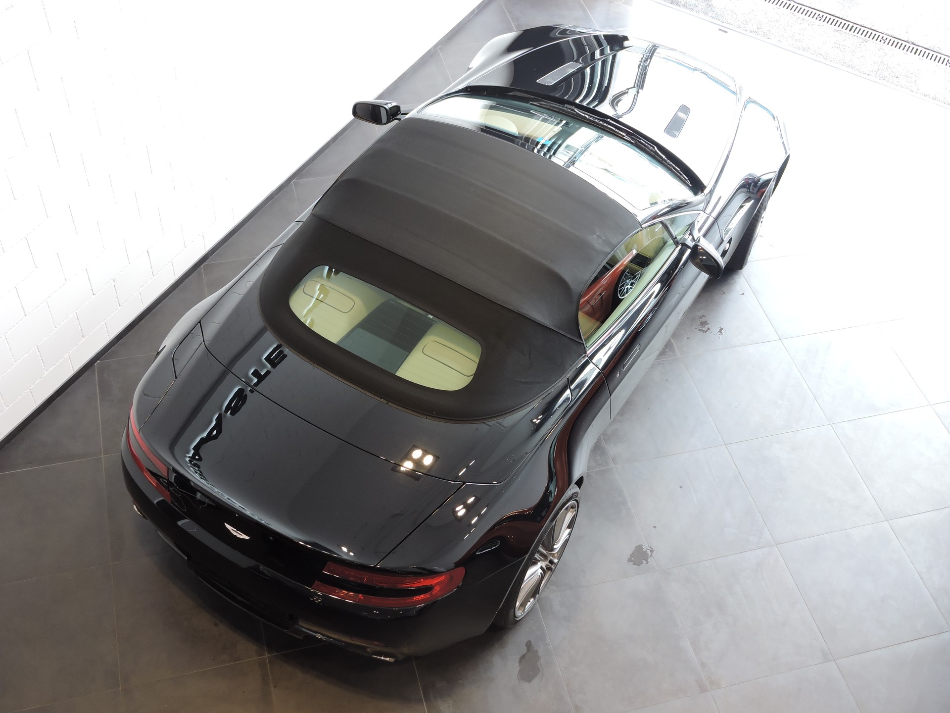 ASTON MARTIN V8 Vantage 4.7 Sportshift-image-5
