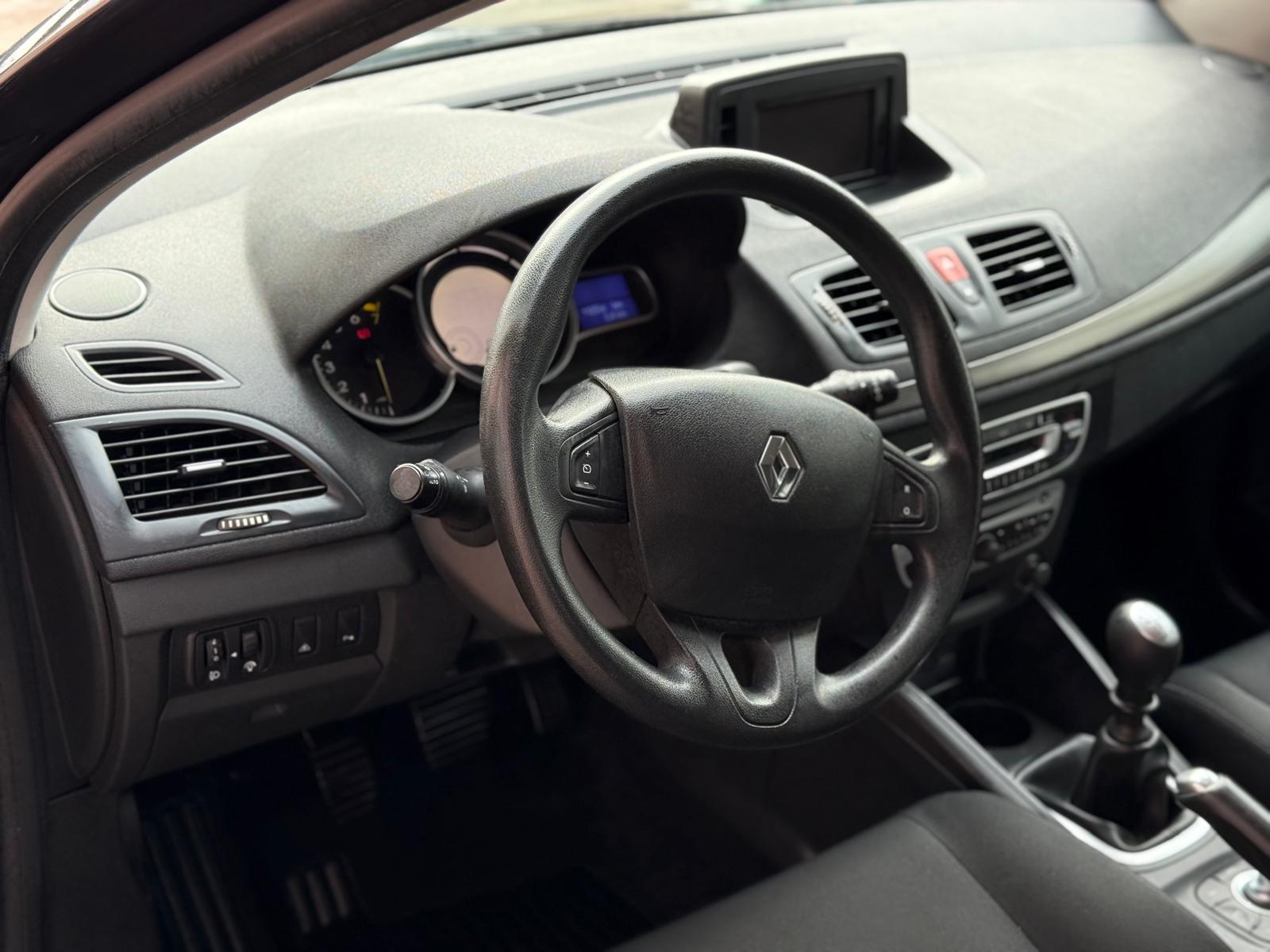 RENAULT Mégane Grandtour 1.4 16V Turbo Dynamique-image-10