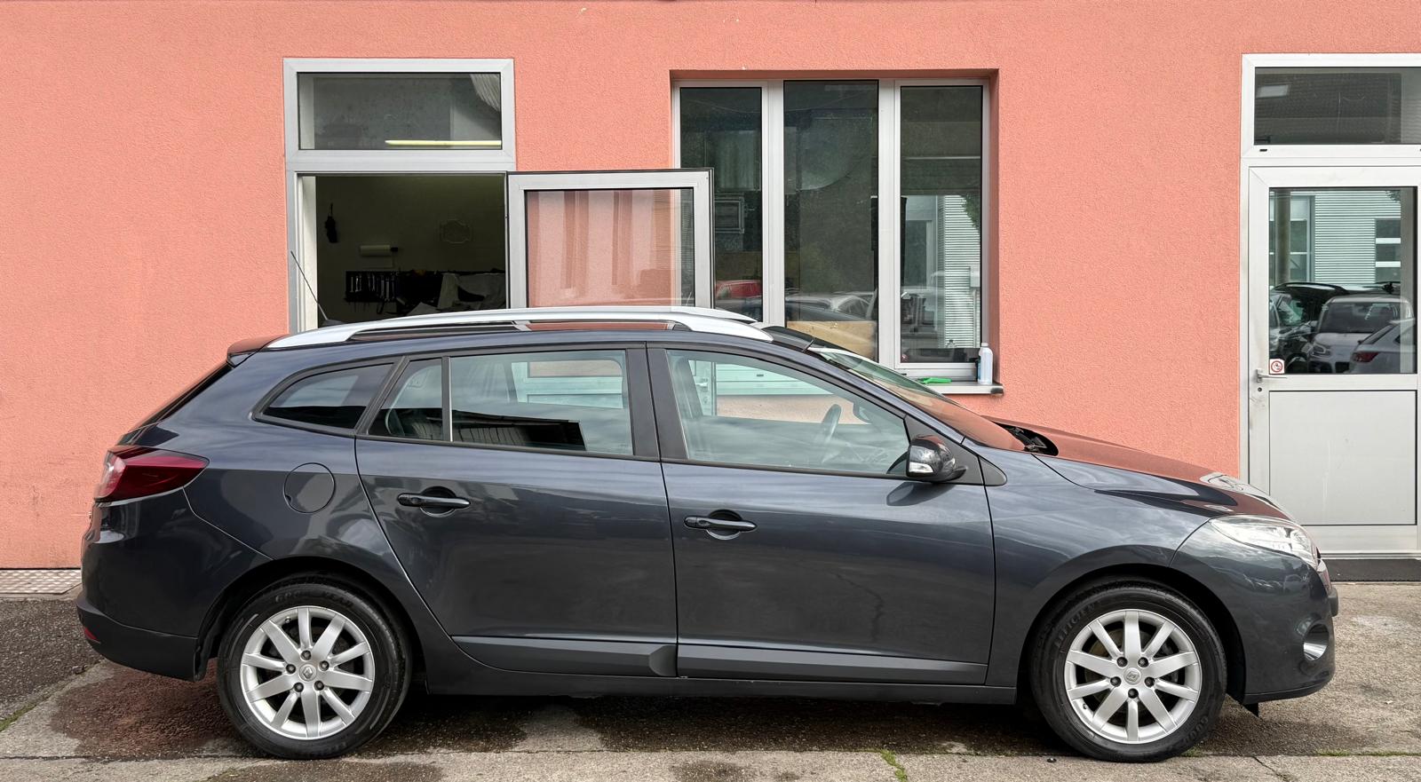 RENAULT Mégane Grandtour 1.4 16V Turbo Dynamique-image-2