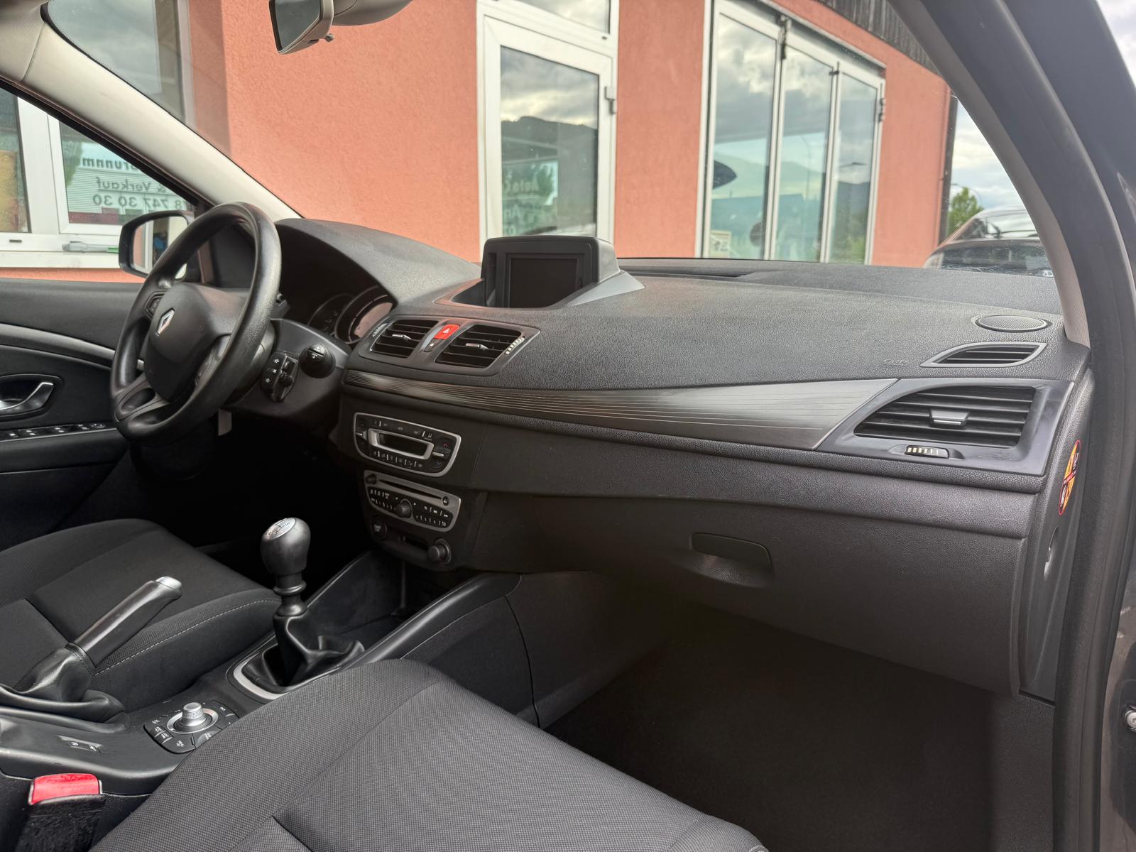 RENAULT Mégane Grandtour 1.4 16V Turbo Dynamique-image-7