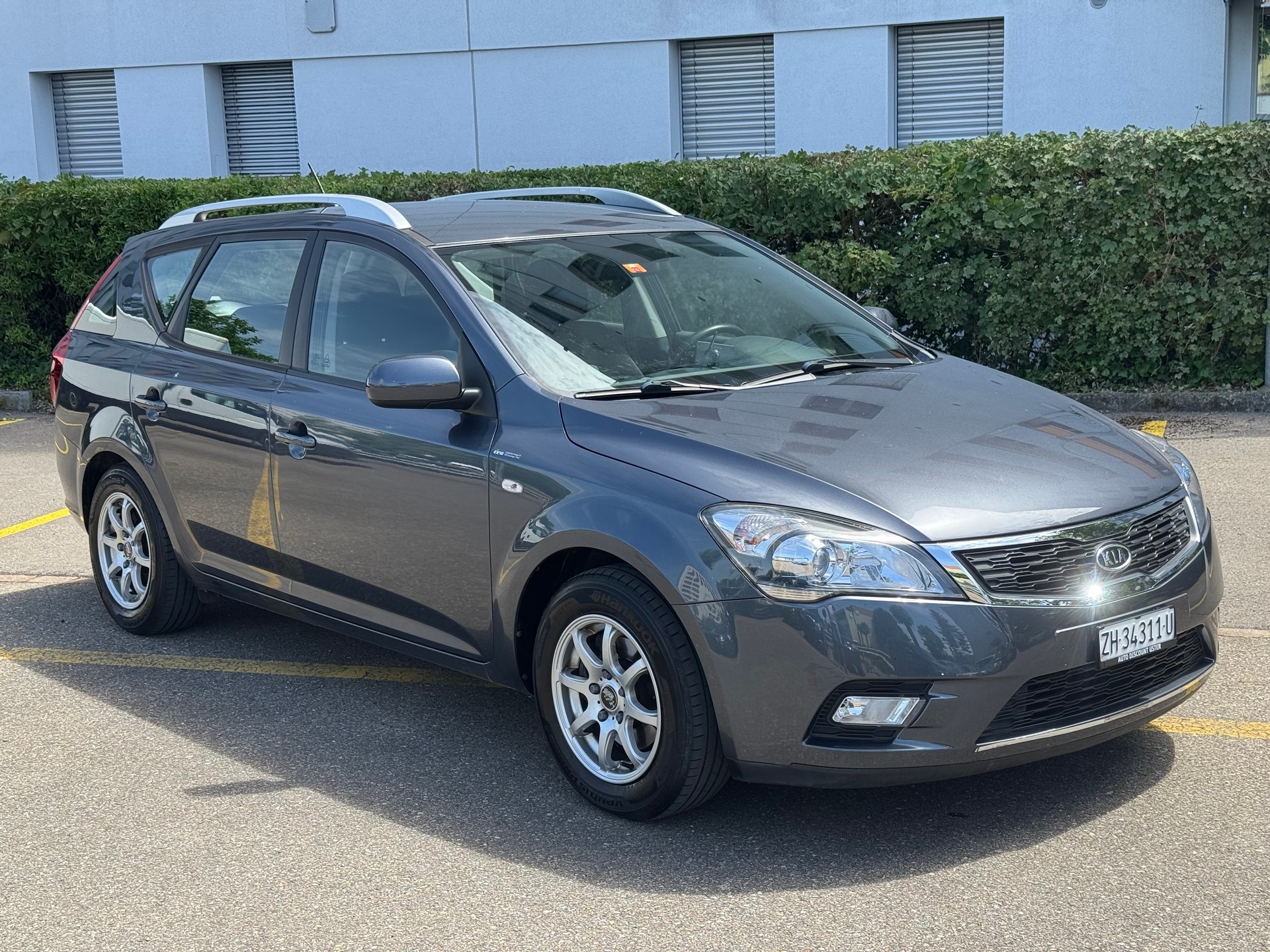 KIA Cee'd Sporty Wagon 1.6 16V Classic-image-2