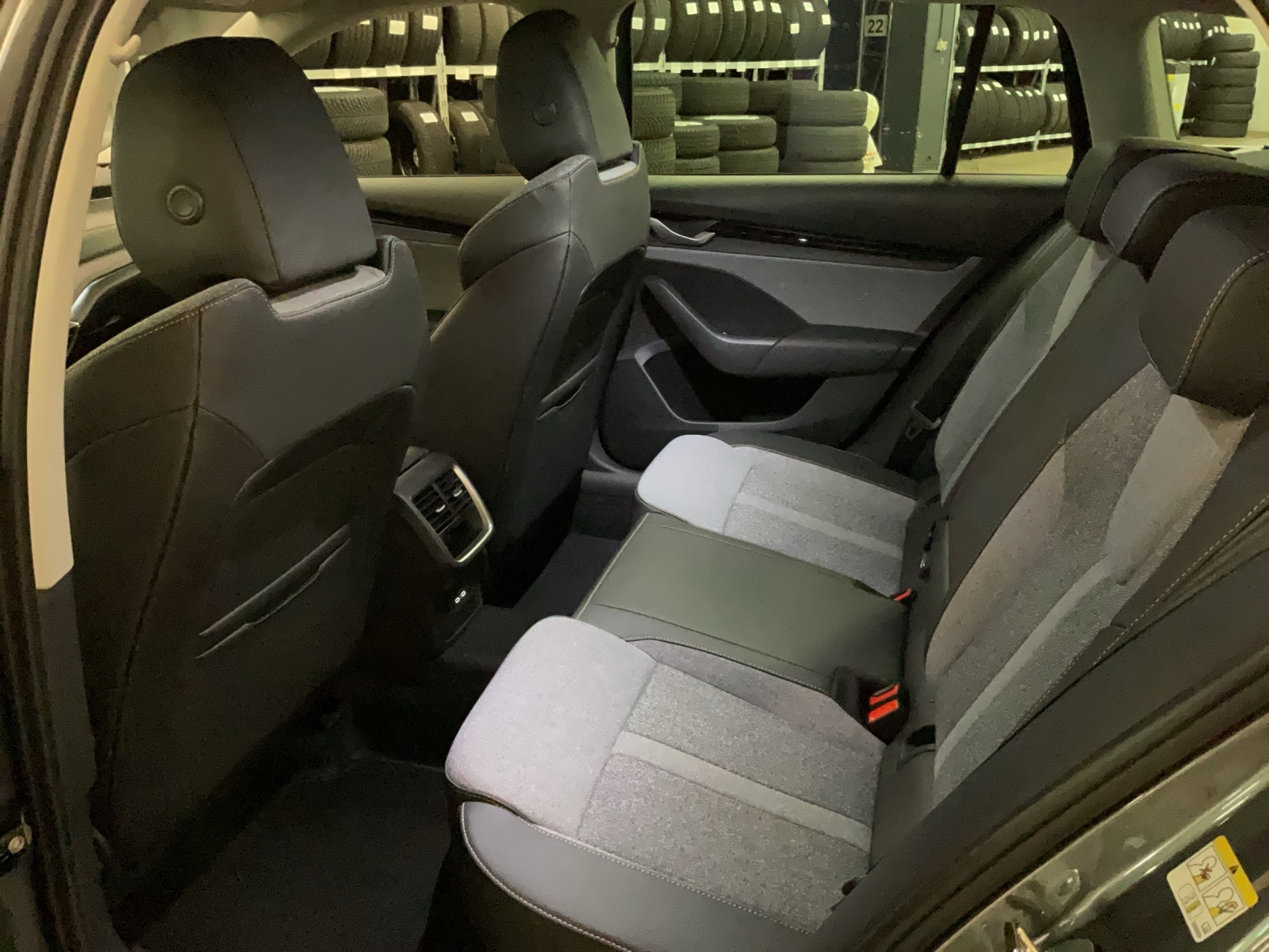 SKODA Octavia Combi 2.0 TSI DSG Selection 4x4-image-10