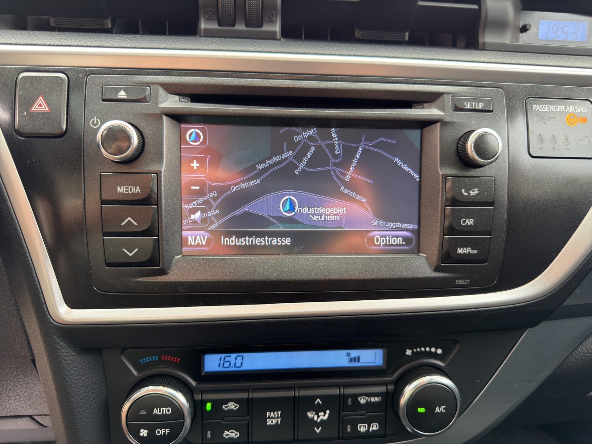 TOYOTA Auris 1.8 16V HSD Linea Sol-image-10