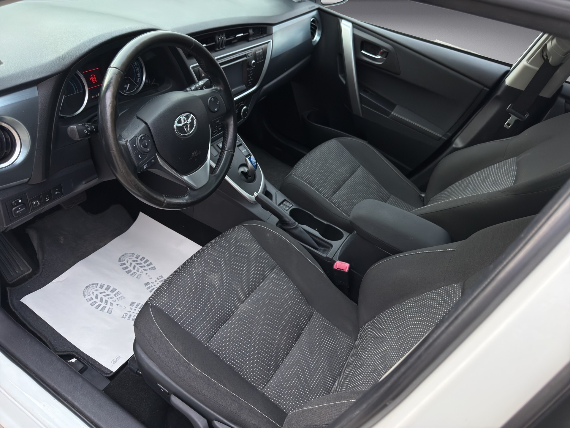 TOYOTA Auris 1.8 16V HSD Linea Sol-image-9
