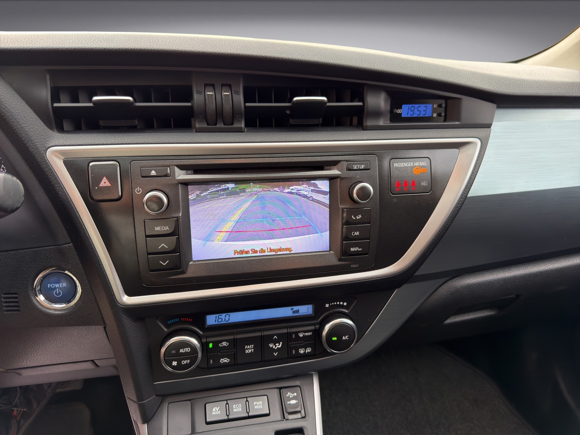TOYOTA Auris 1.8 16V HSD Linea Sol-image-11