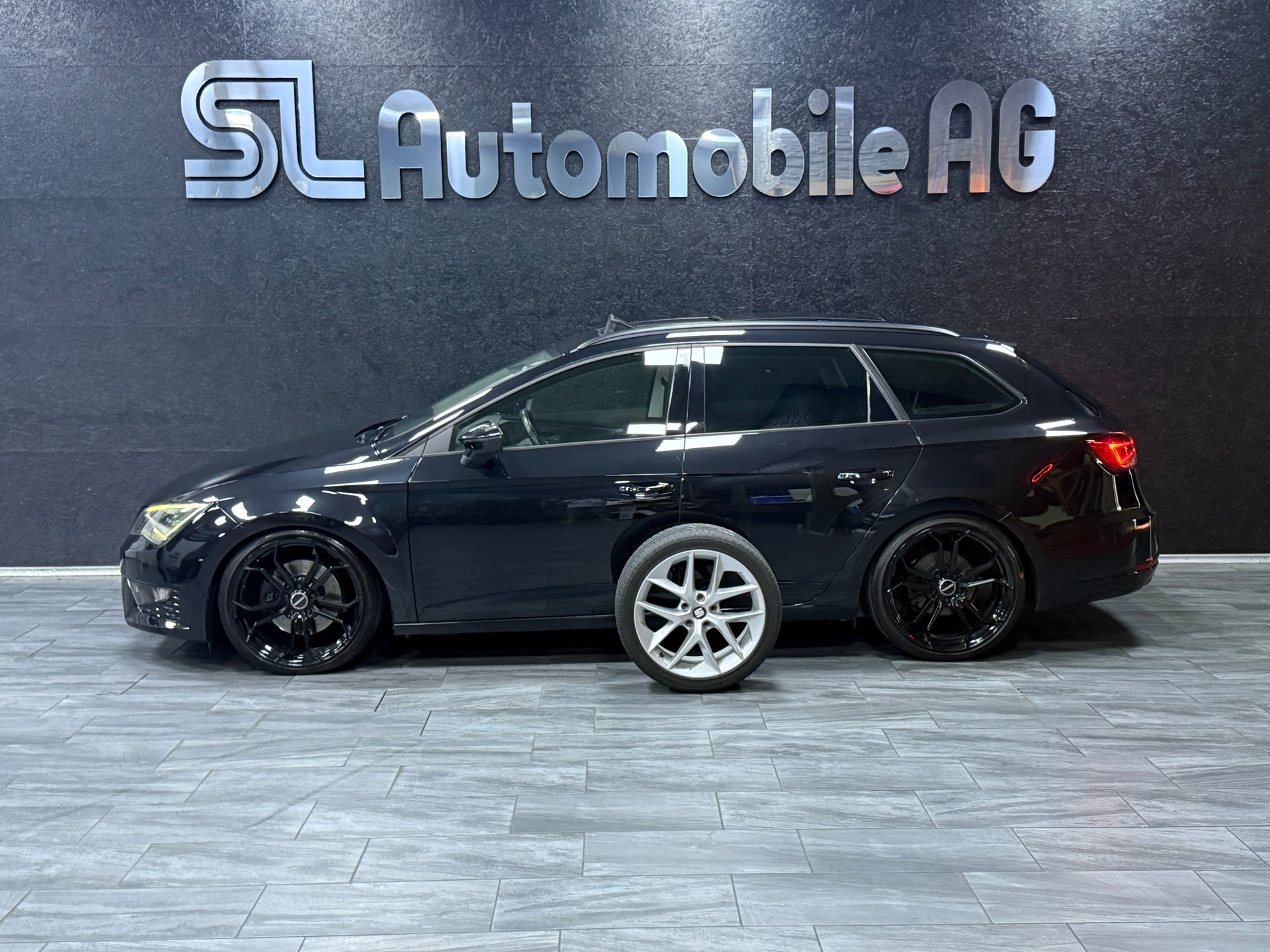 SEAT Leon ST 2.0 TDI FR DSG / CH Fz / Vollausstattung / AHK-image-6