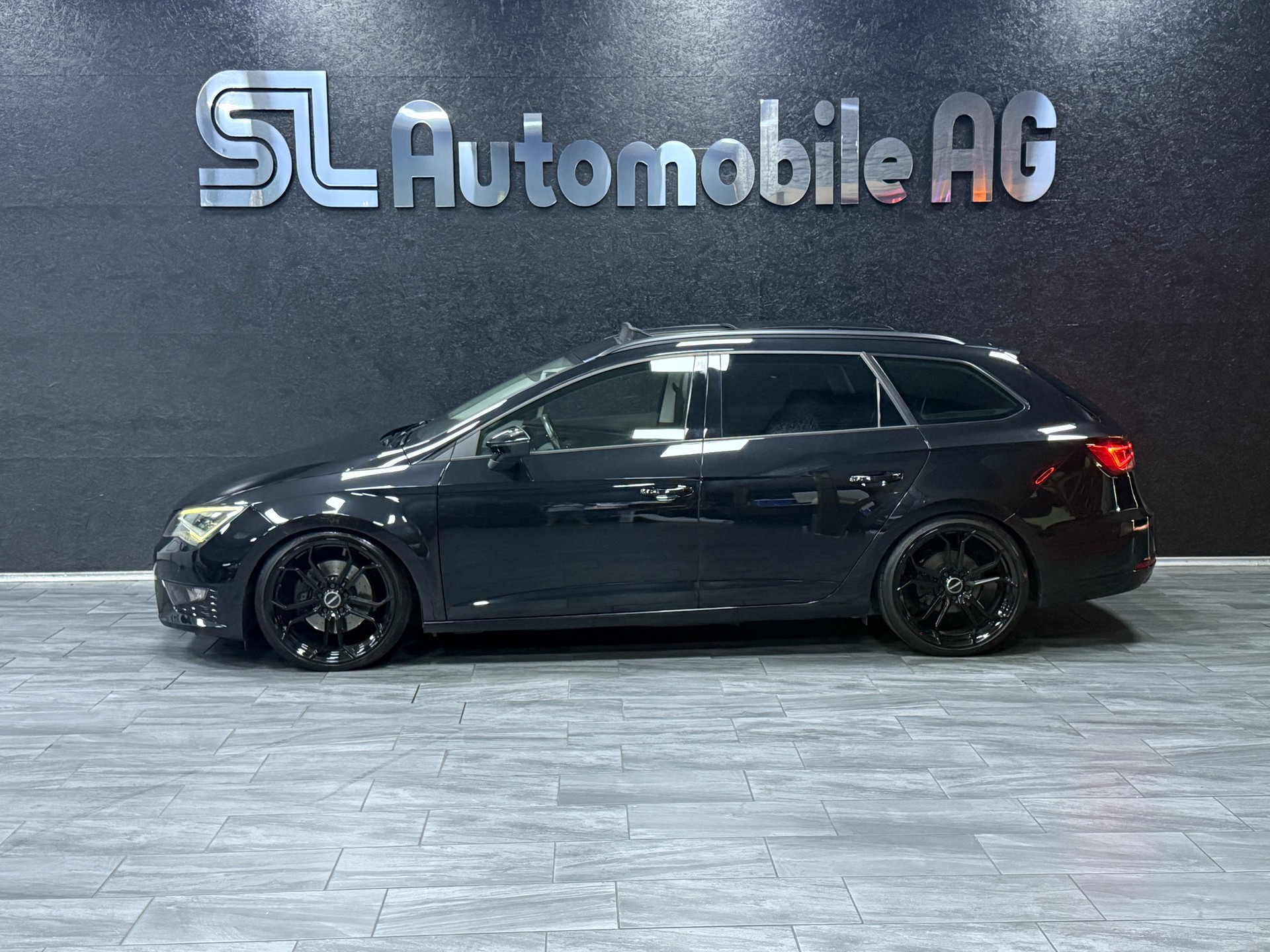 SEAT Leon ST 2.0 TDI FR DSG / CH Fz / Vollausstattung / AHK-image-4