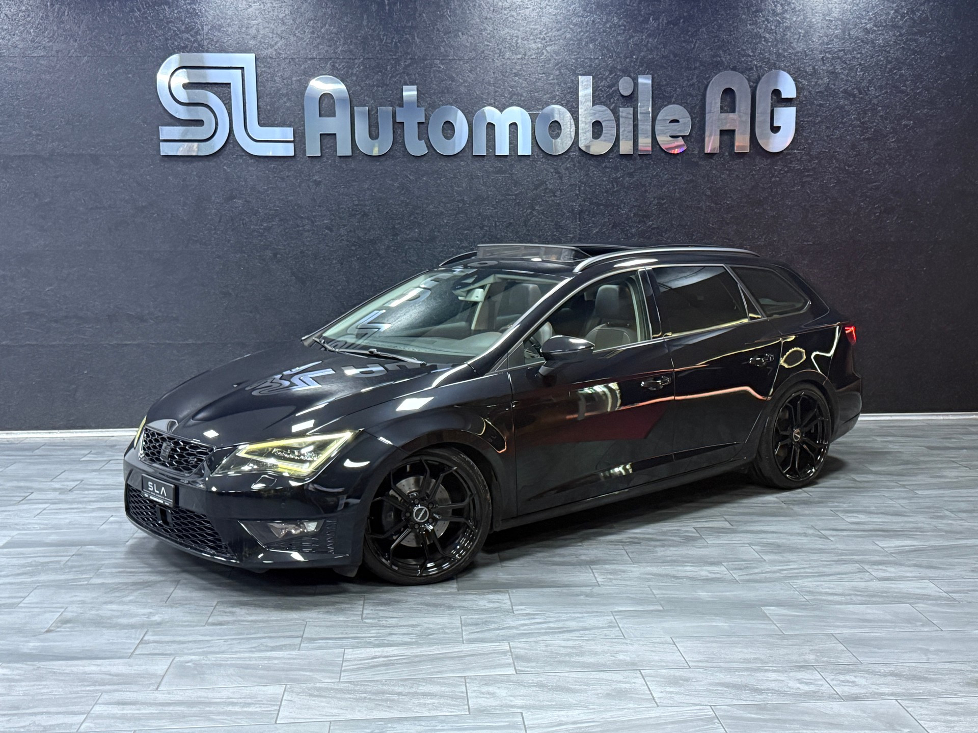 SEAT Leon ST 2.0 TDI FR DSG / CH Fz / Vollausstattung / AHK-image-0