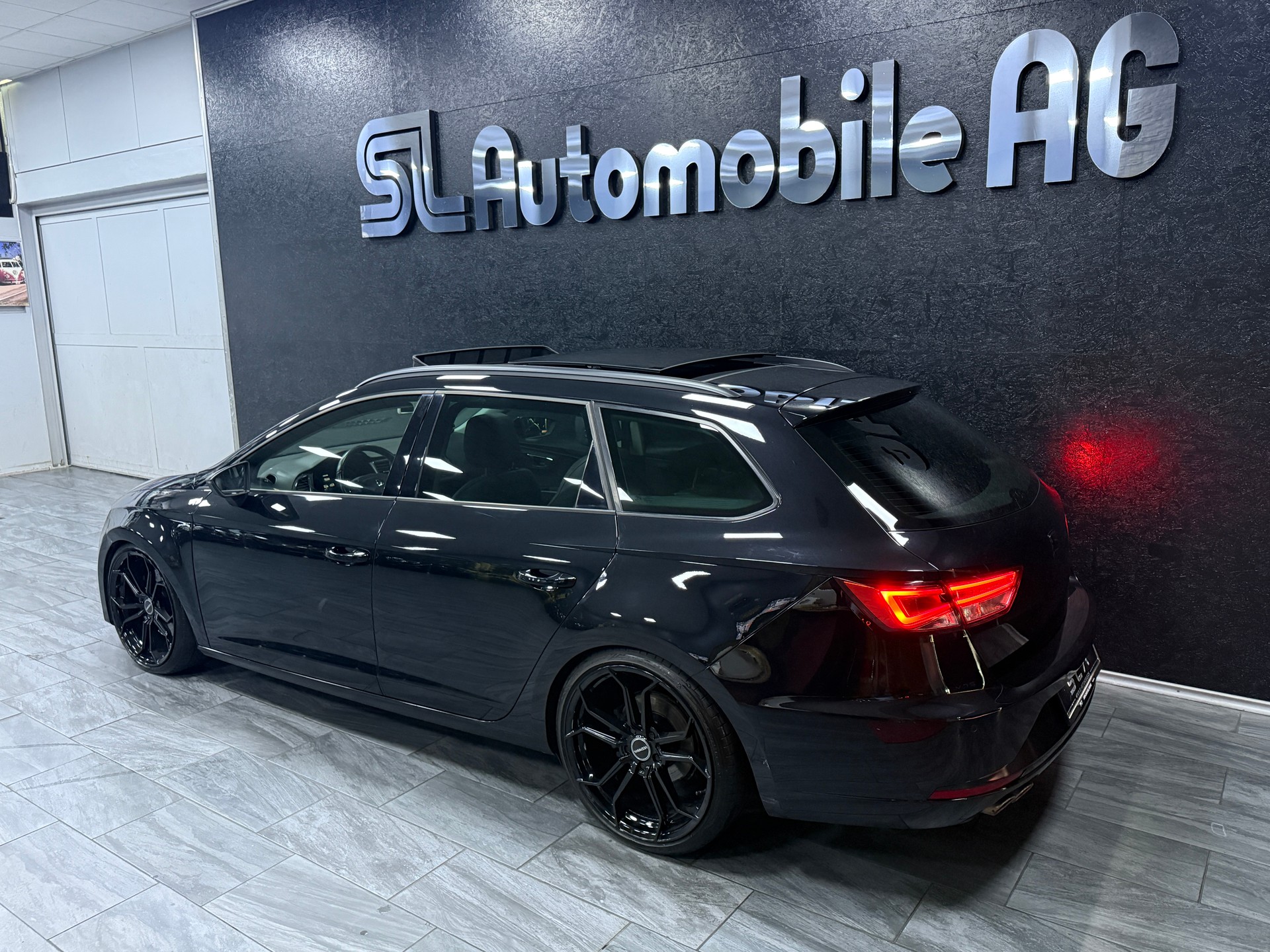 SEAT Leon ST 2.0 TDI FR DSG / CH Fz / Vollausstattung / AHK-image-5
