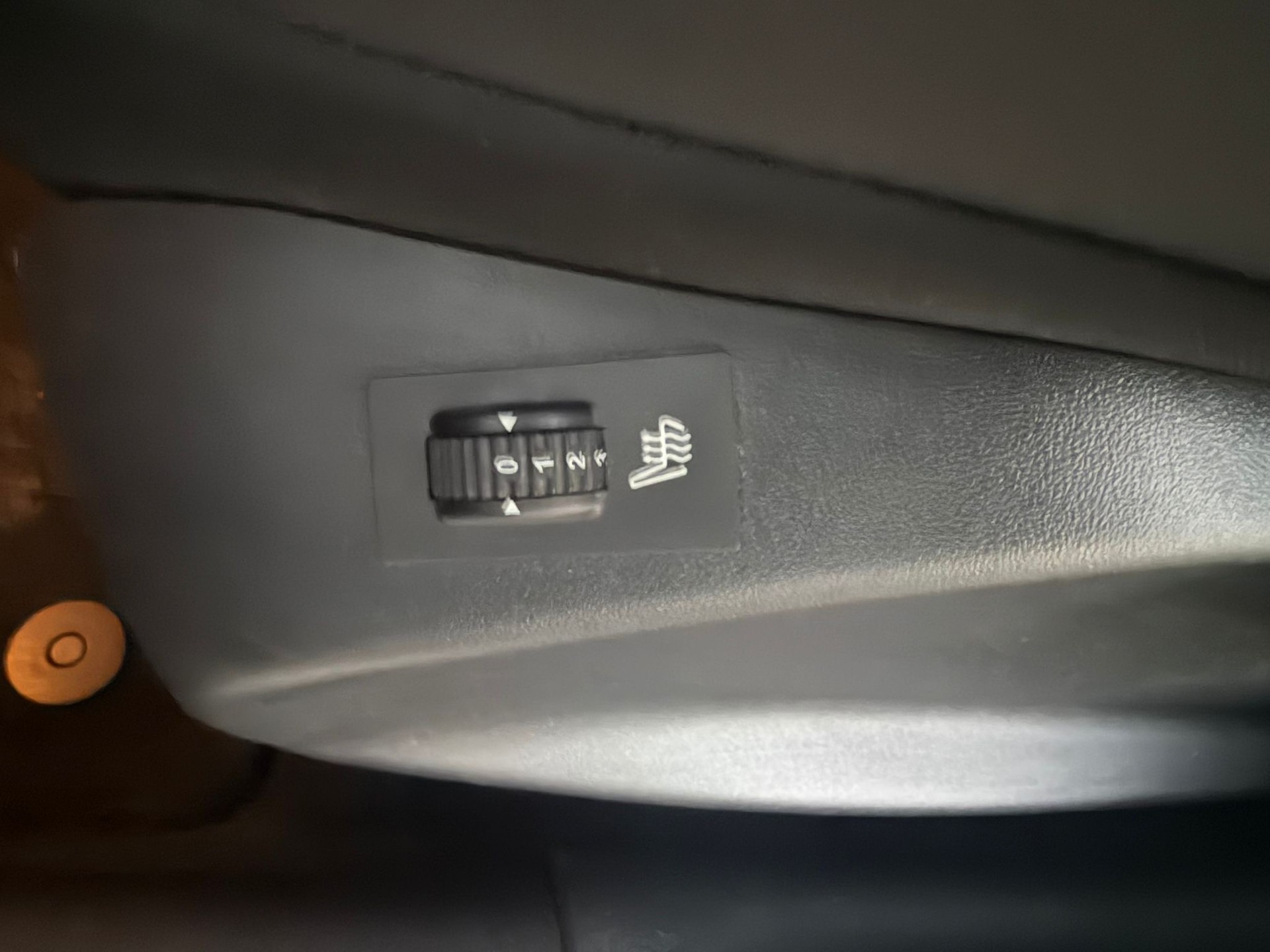 PEUGEOT 2008 1.6 e-HDi Allure EGS6-image-13