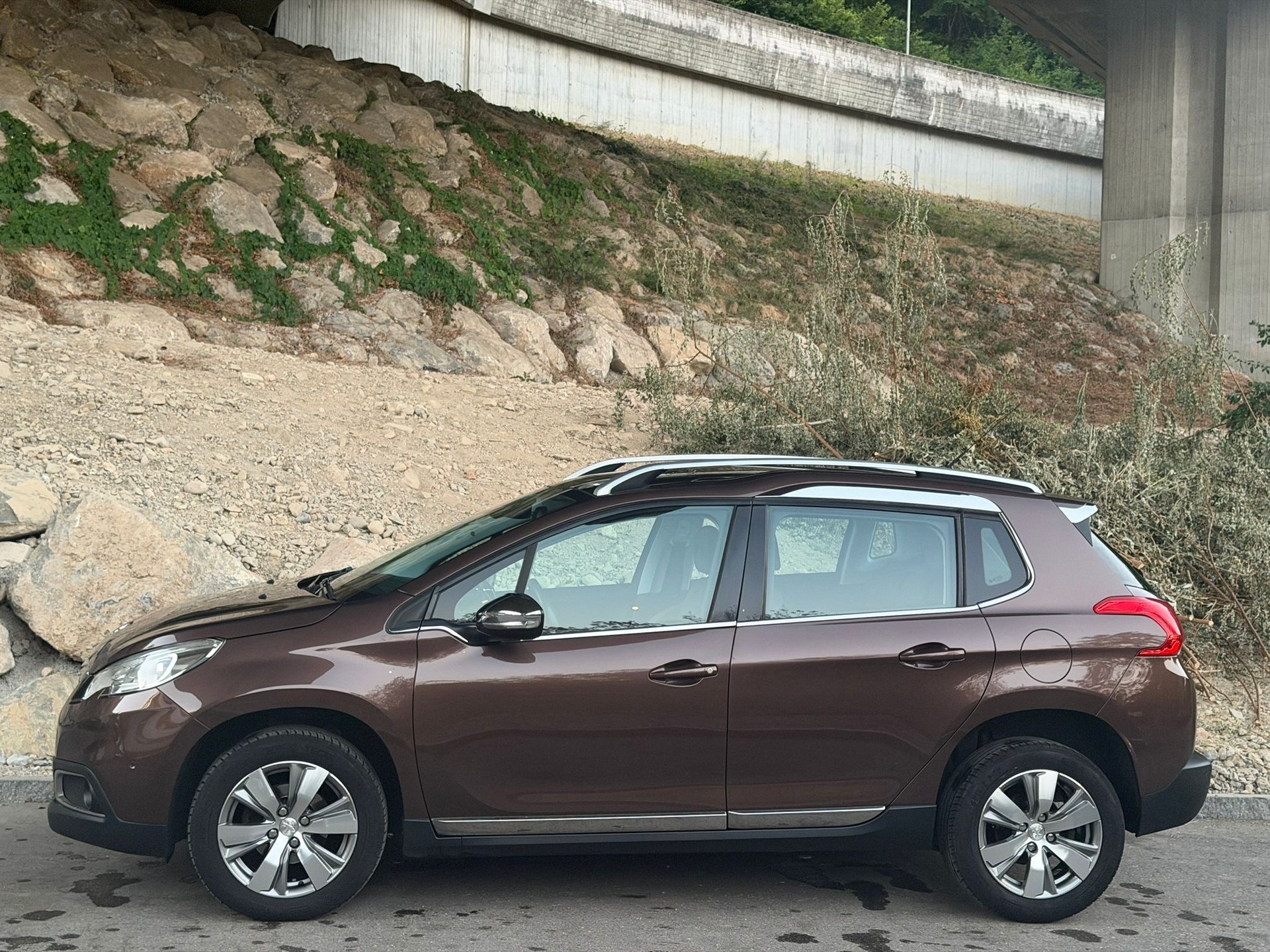PEUGEOT 2008 1.6 e-HDi Allure EGS6-image-2