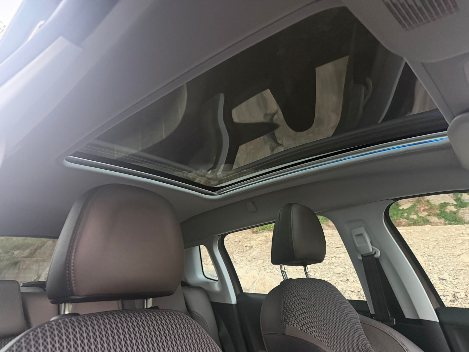 PEUGEOT 2008 1.6 e-HDi Allure EGS6-image-10