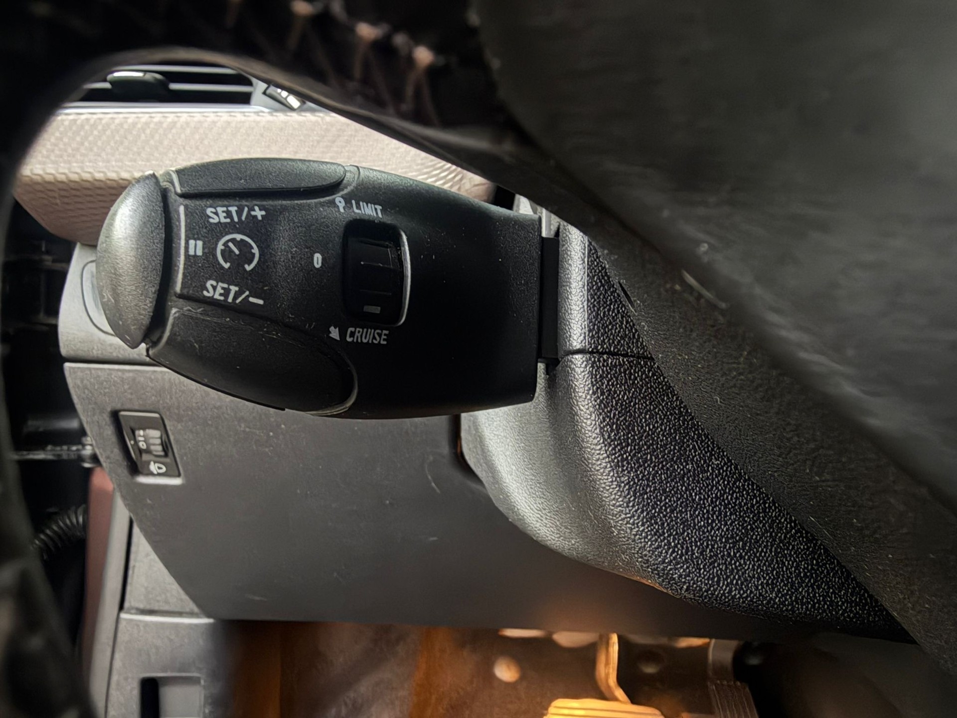 PEUGEOT 2008 1.6 e-HDi Allure EGS6-image-11