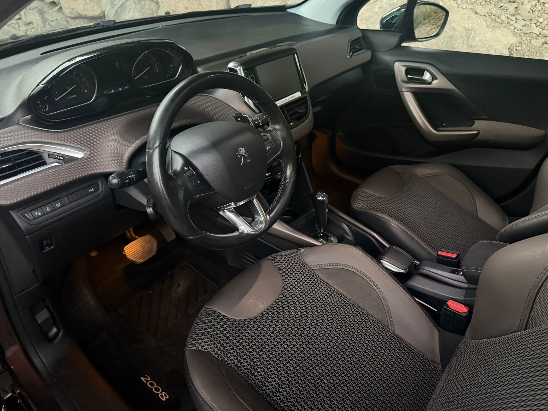 PEUGEOT 2008 1.6 e-HDi Allure EGS6-image-6
