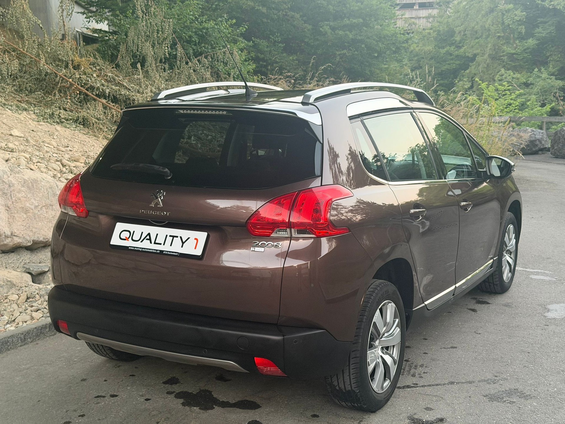 PEUGEOT 2008 1.6 e-HDi Allure EGS6-image-4