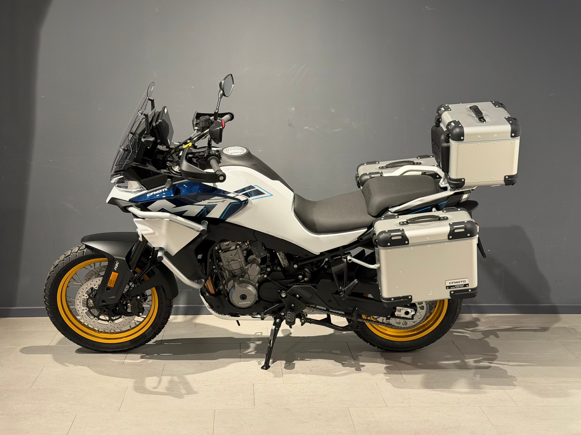 CF MOTO Explore-showroom-element-3