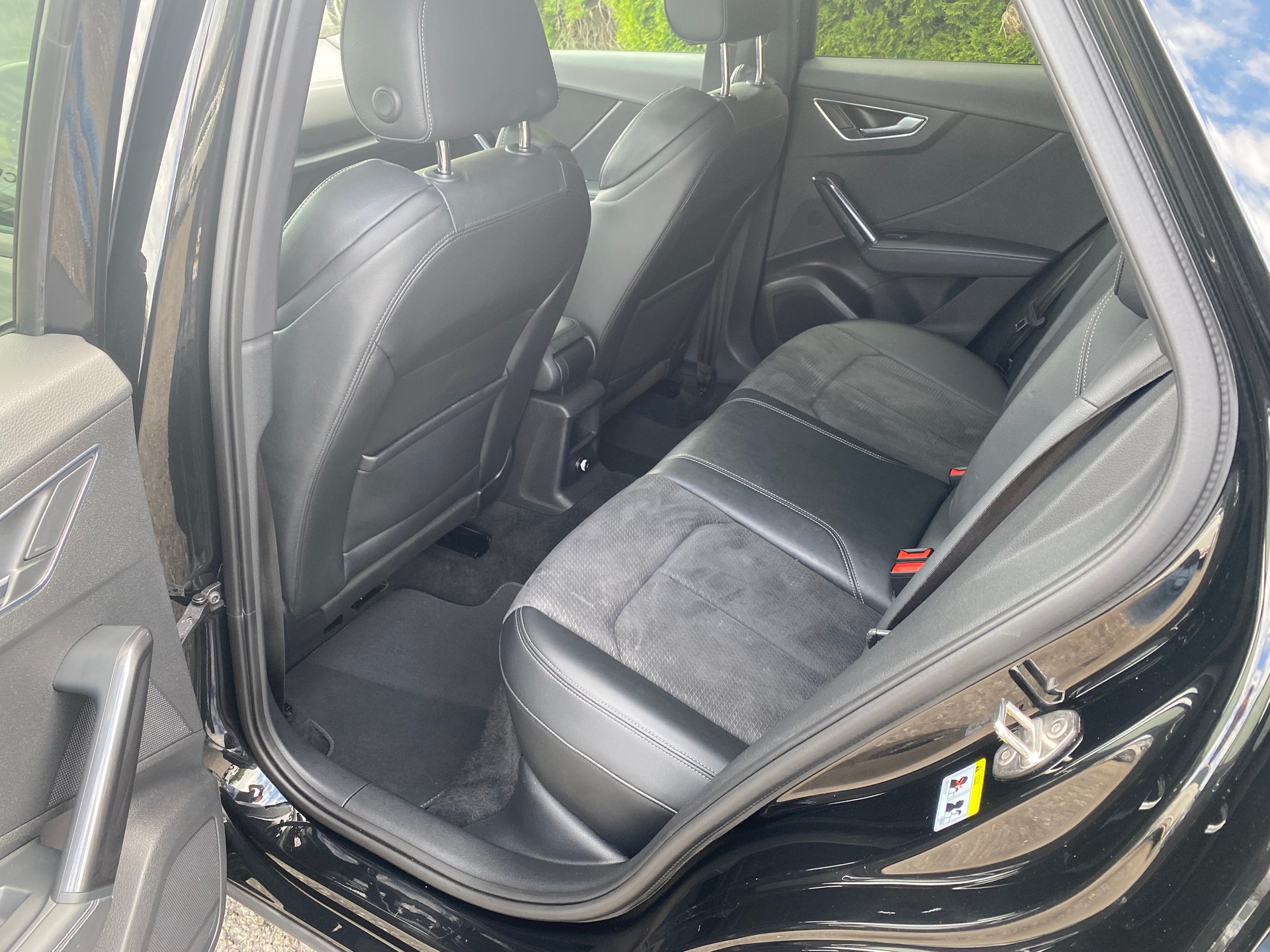 AUDI Q2 35 TFSI 150PS S-line S-tronic **Top-Ausstattung**-image-6