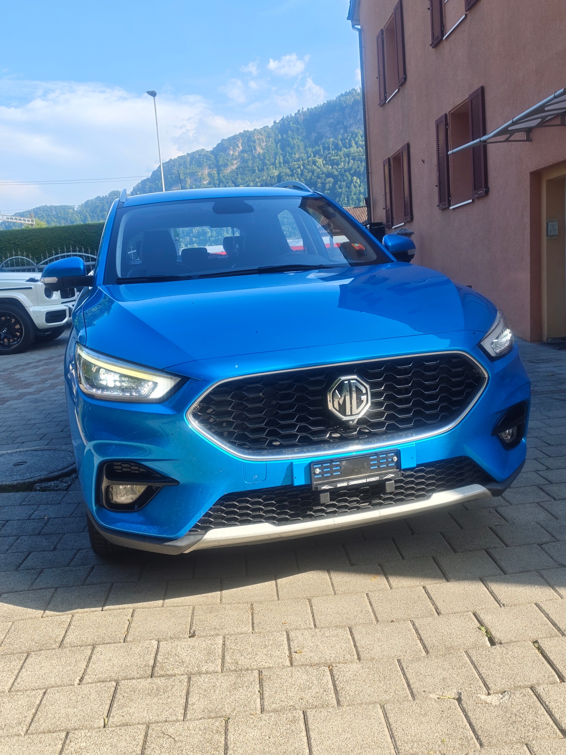 MG MG ZS Automatik | Luxury Vollausstattung | 360°-Kamera | MFK und Werksgarantie 7 Jahre ab zulassung-image-1