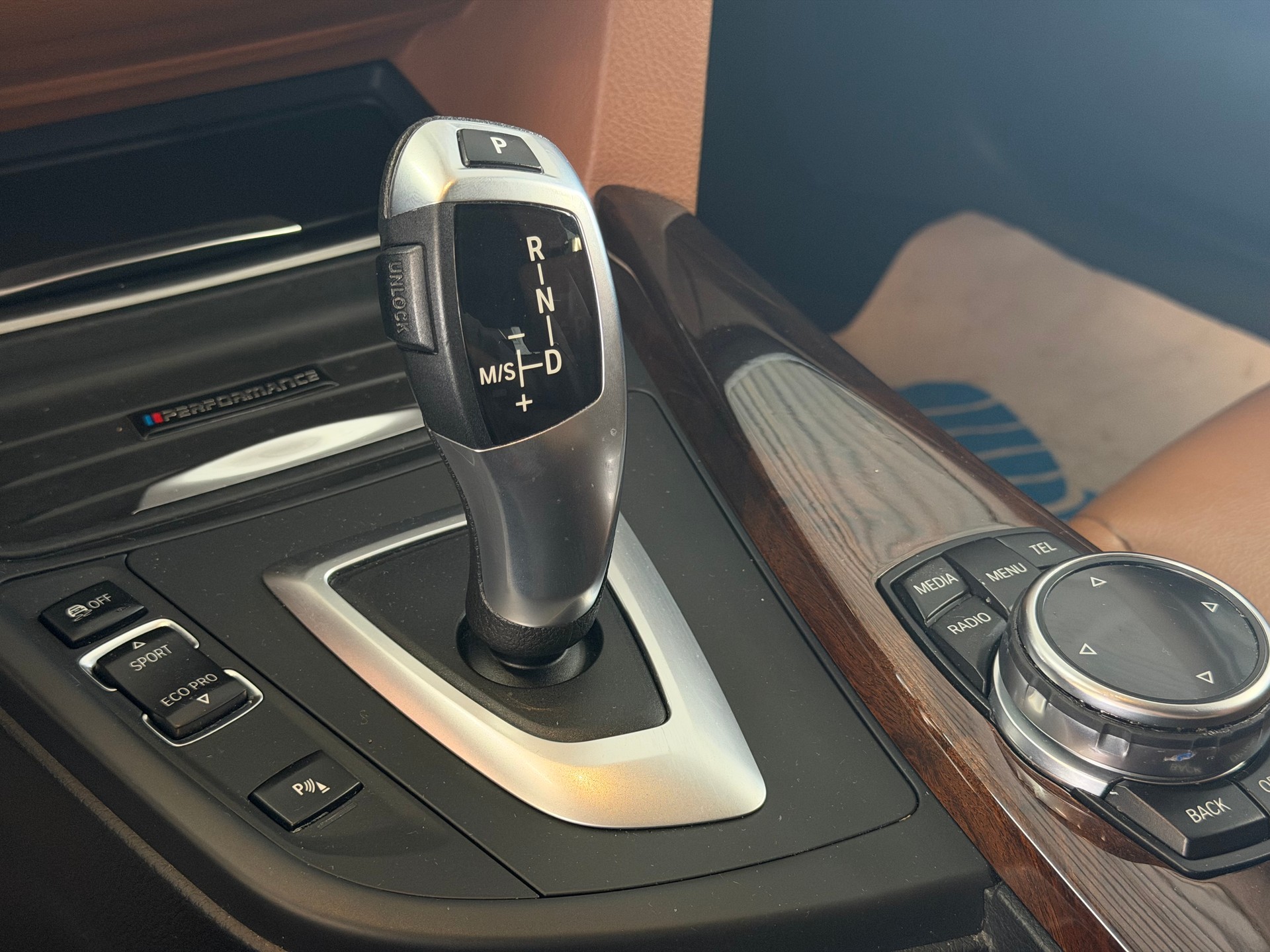 BMW 328i GT xDrive Luxury Line Steptronic-image-14