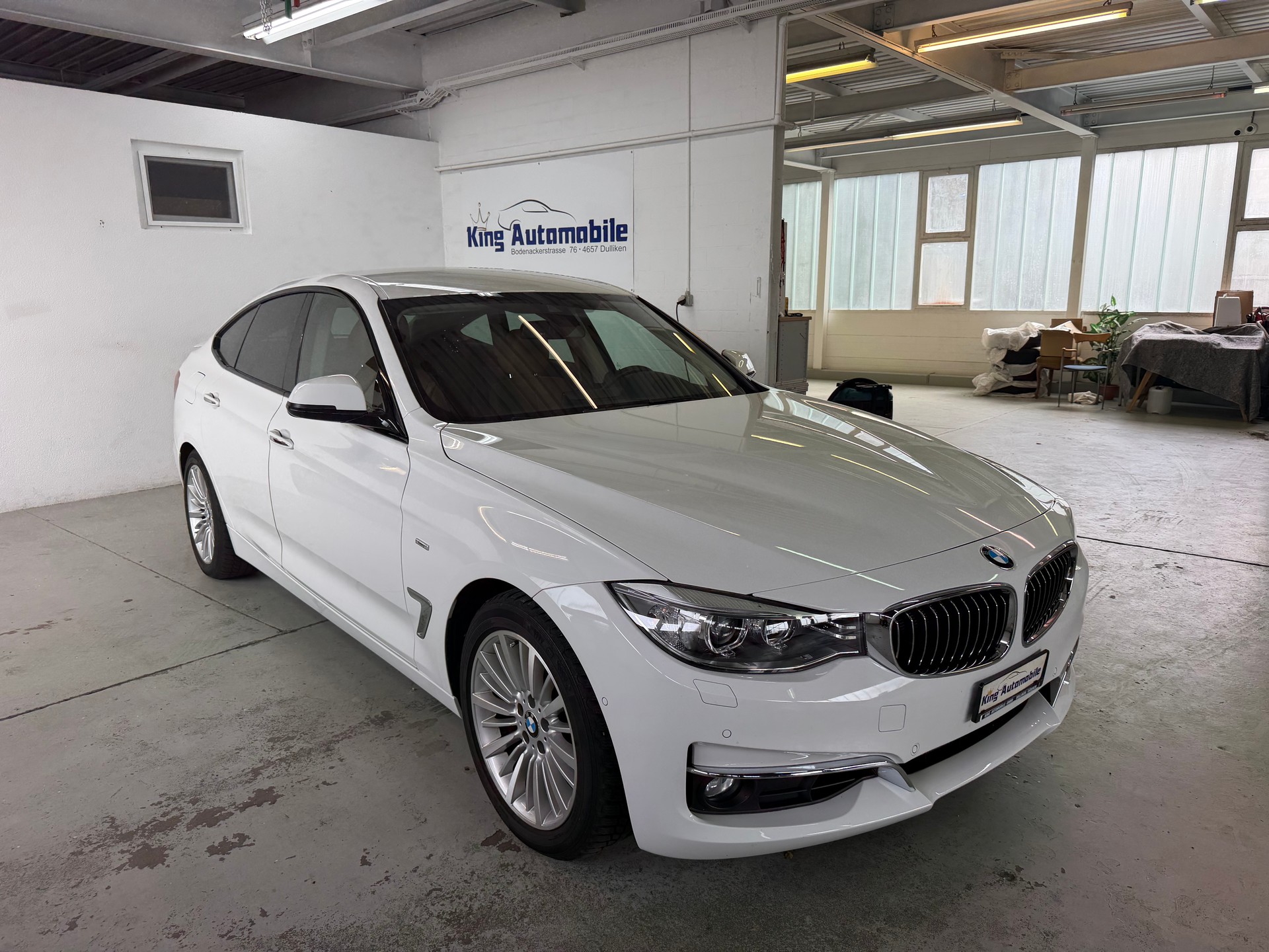 BMW 328i GT xDrive Luxury Line Steptronic-image-0