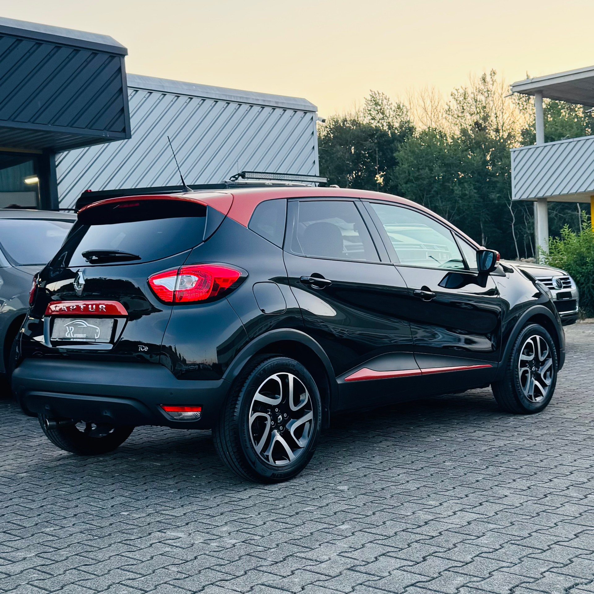 RENAULT Captur 1.2 T 16V Dynamique EDC-showroom-element-2