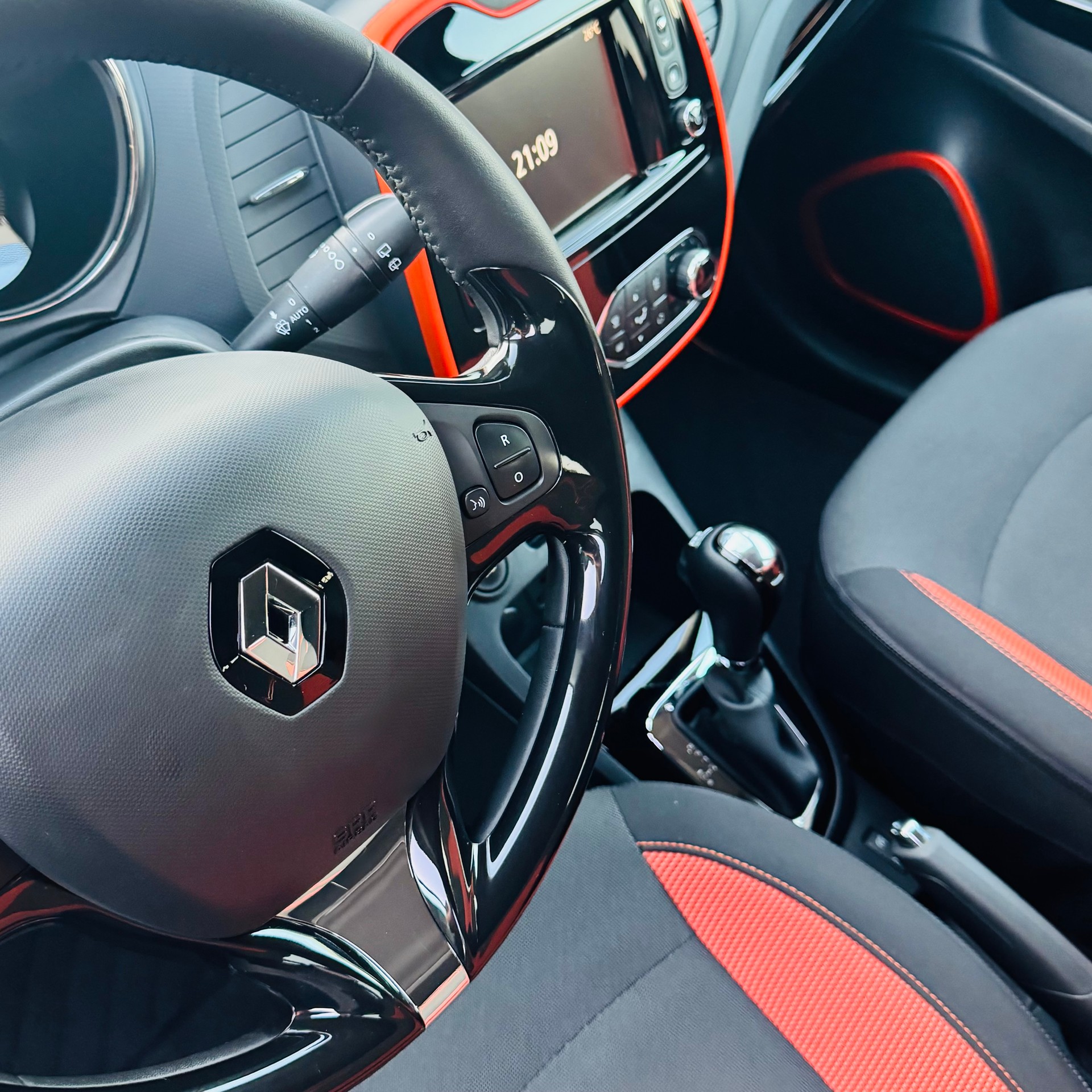 RENAULT Captur 1.2 T 16V Dynamique EDC-image-13