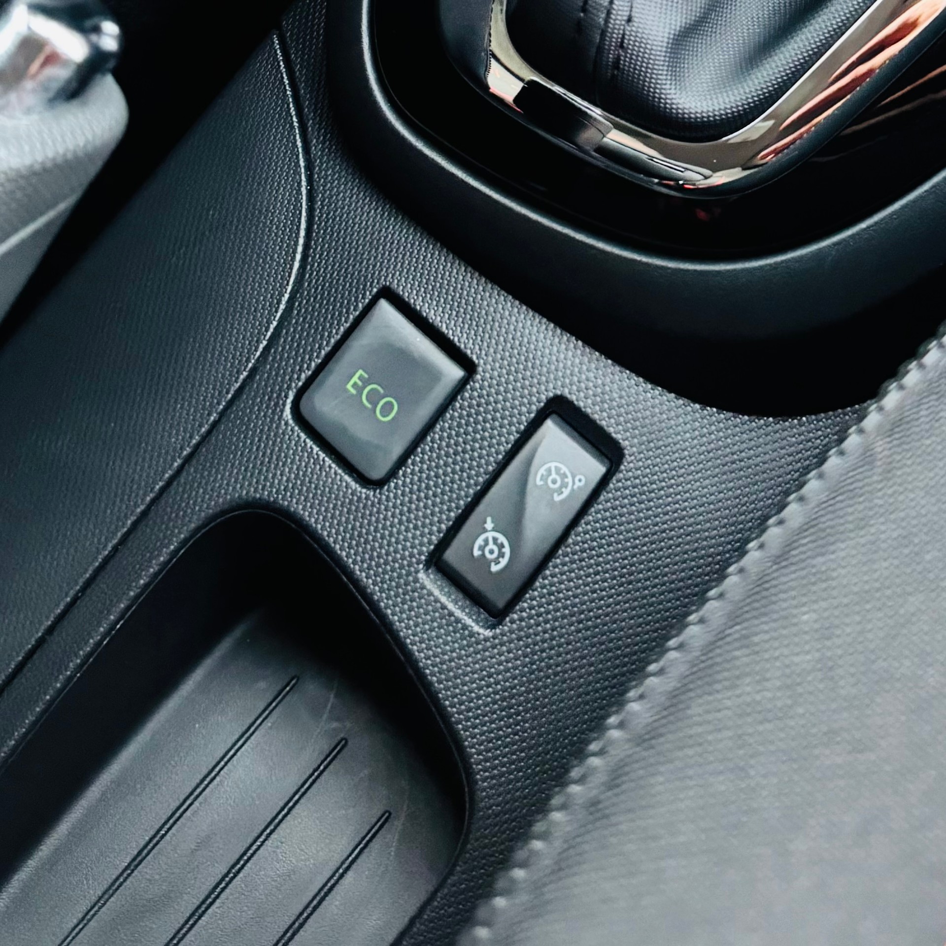 RENAULT Captur 1.2 T 16V Dynamique EDC-image-17
