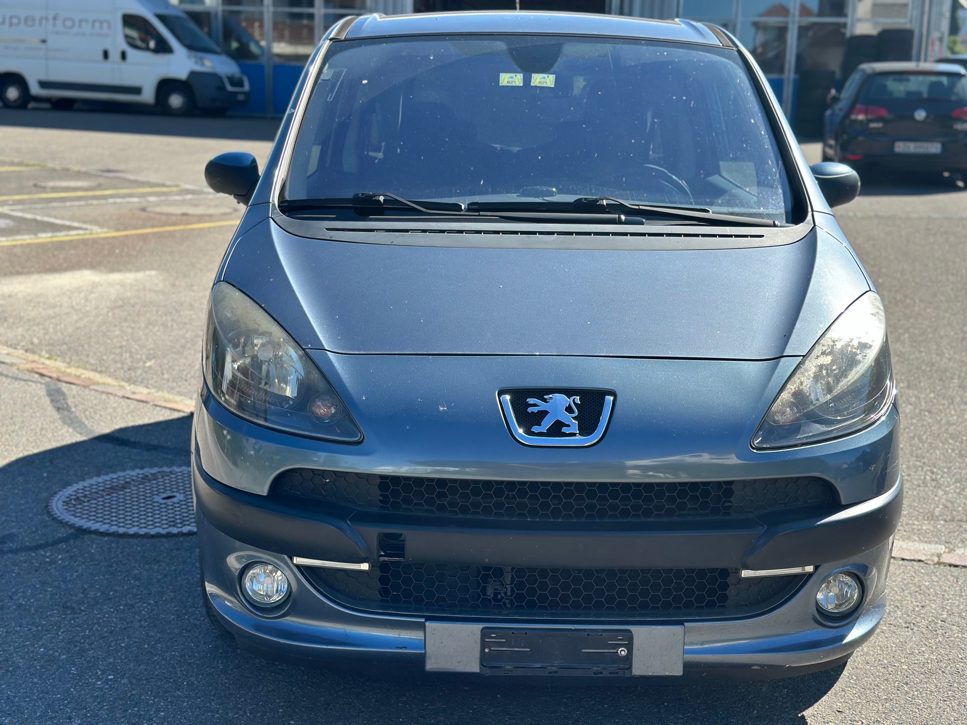 PEUGEOT 1007 1.4 HDI Trendy-image-2