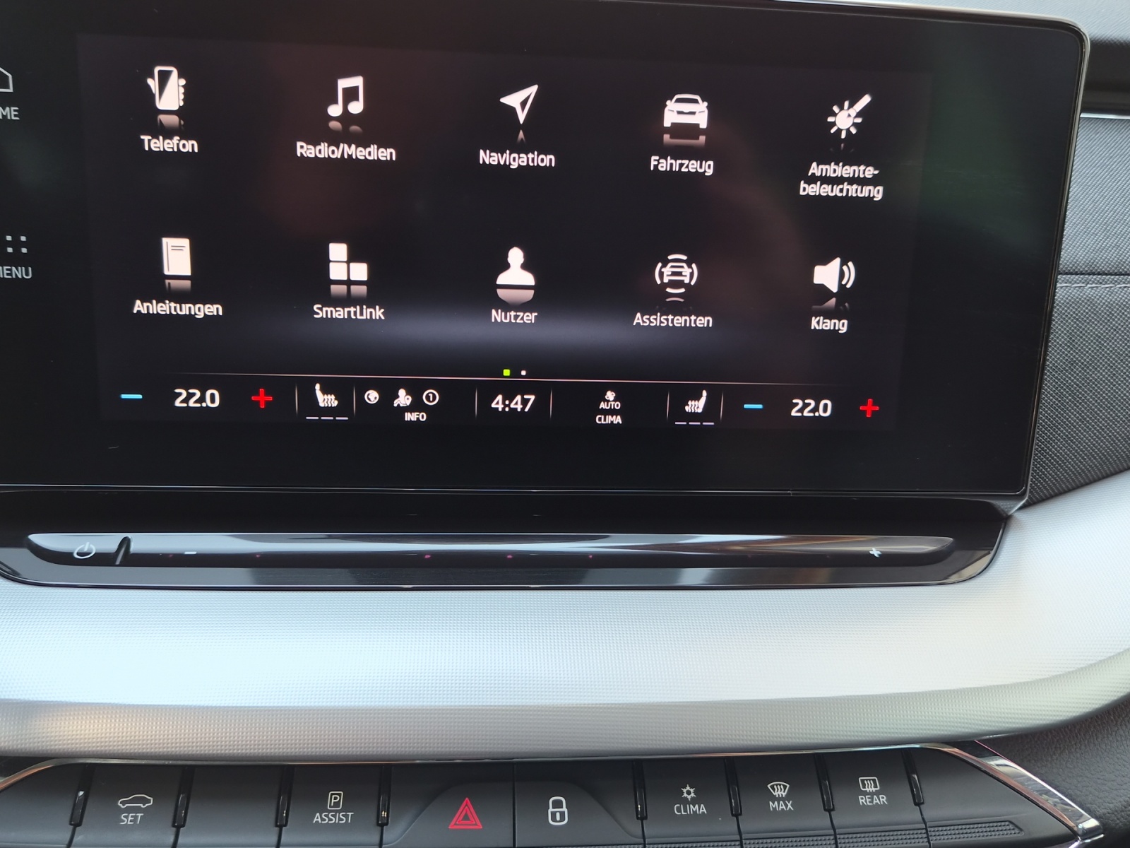 SKODA Octavia Combi 2.0 TDI DSG Style 4x4-image-13