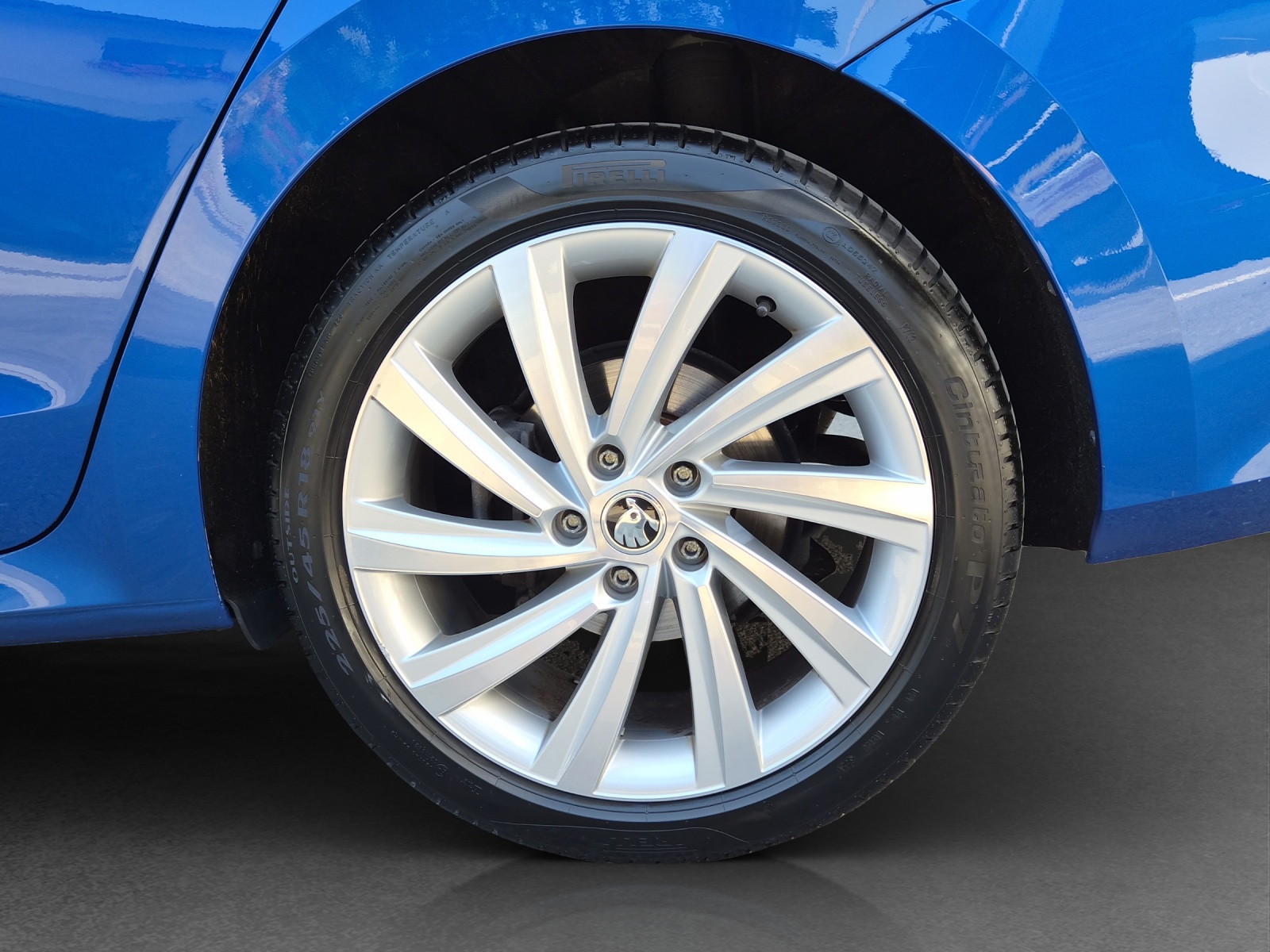 SKODA Octavia Combi 2.0 TDI DSG Style 4x4-image-11