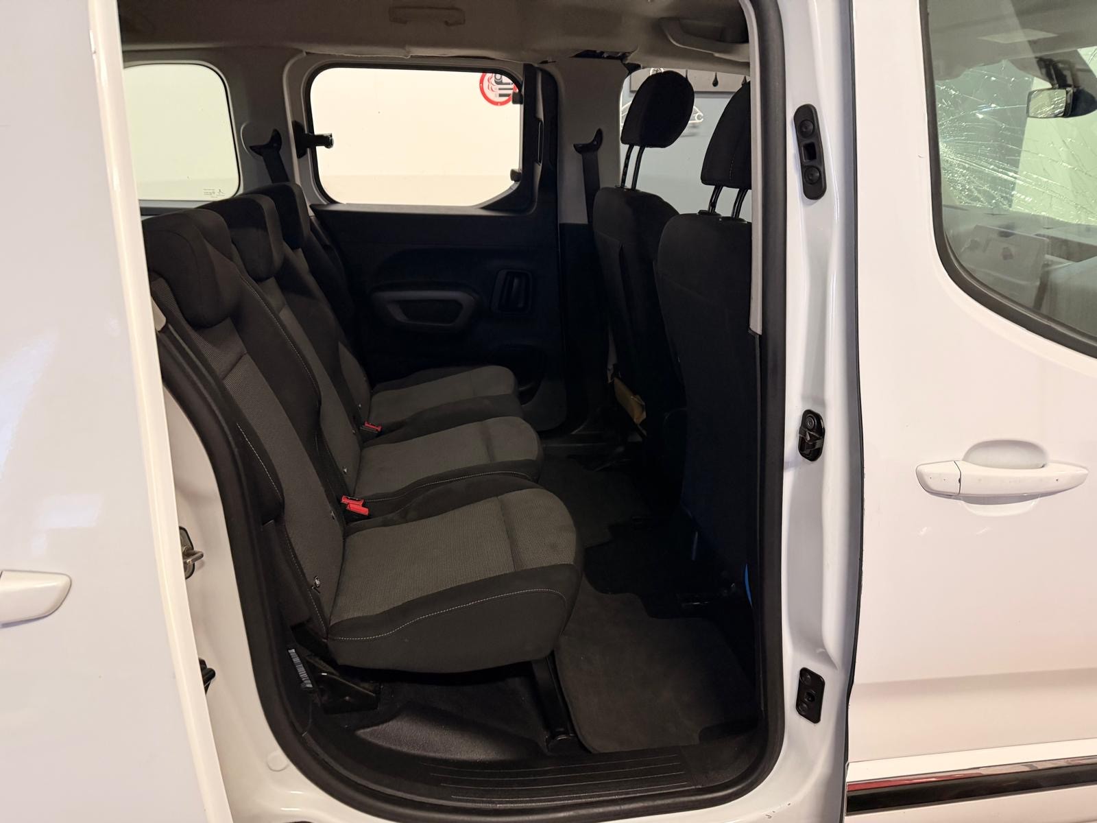 TOYOTA Proace City Verso 1.2 Shuttle Medium-image-10