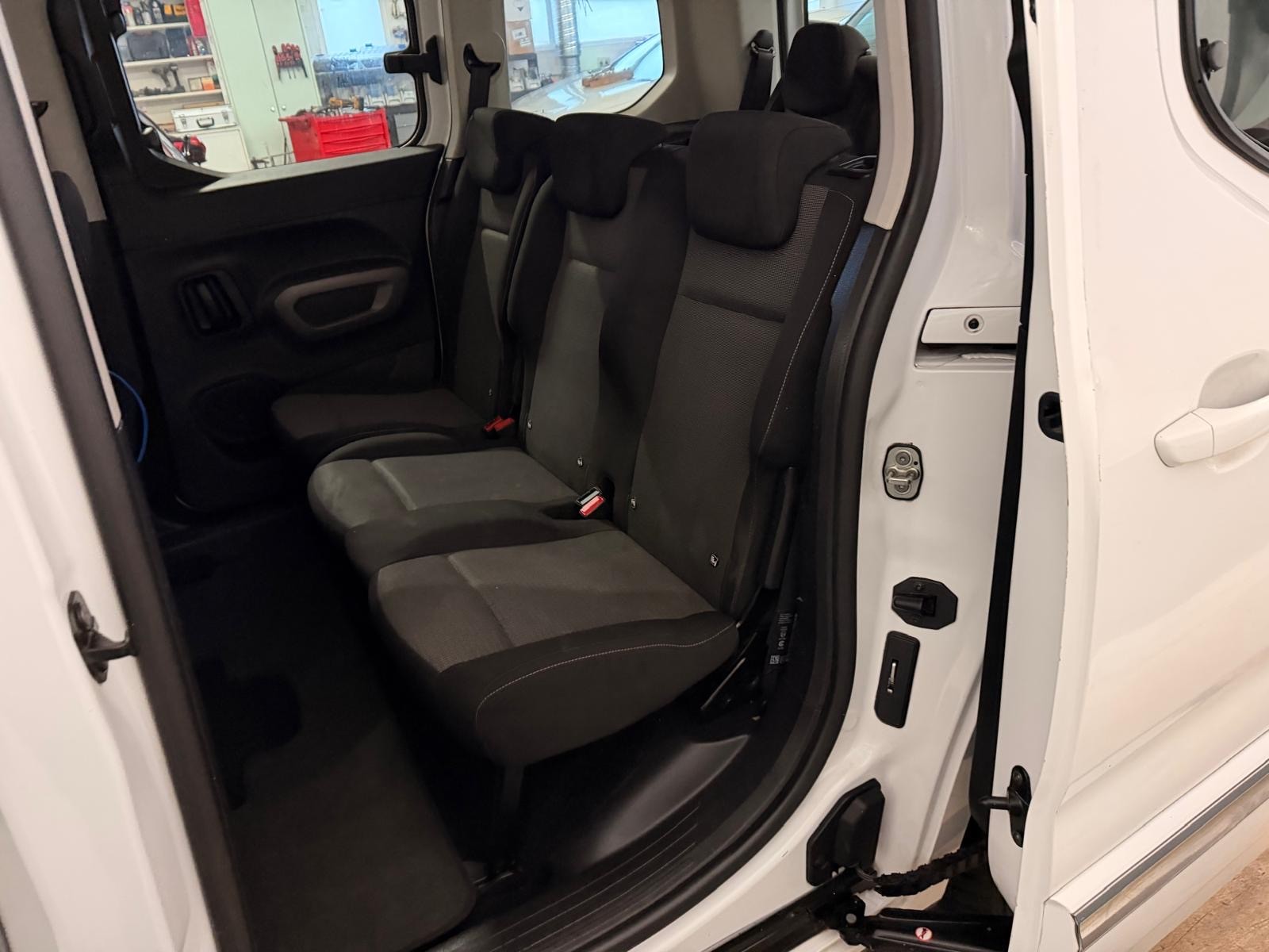 TOYOTA Proace City Verso 1.2 Shuttle Medium-image-9