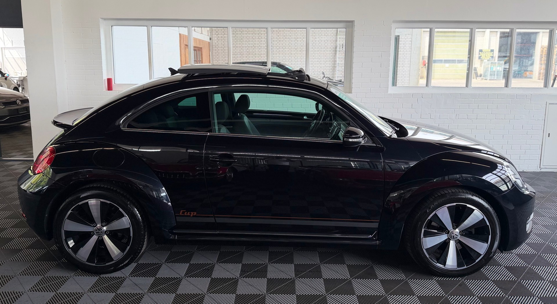 VW Beetle 1.4 TSI Design CUP 160PS * PANORAMA DACH*-image-1