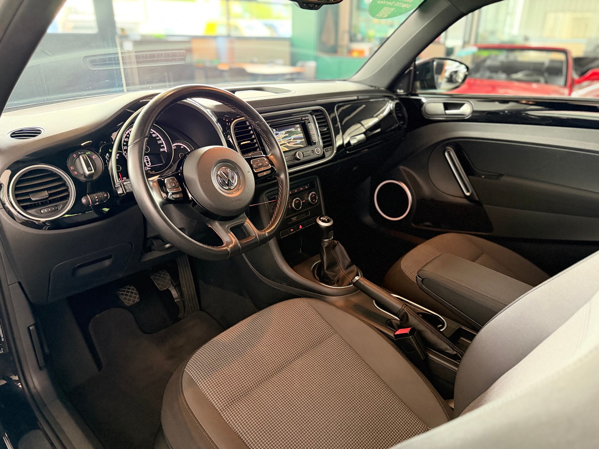 VW Beetle 1.4 TSI Design CUP 160PS * PANORAMA DACH*-image-12