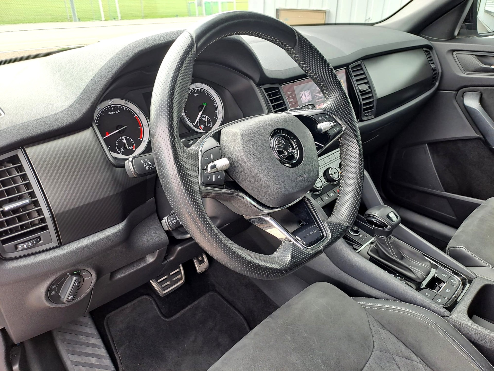 SKODA Kodiaq 2.0 TSI 4x4 Sport Line-image-11
