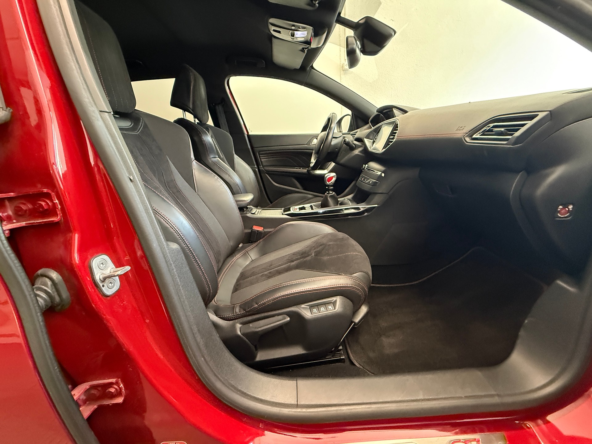 PEUGEOT 308 1.6 GTi Ab 180.-pro Monat-image-16