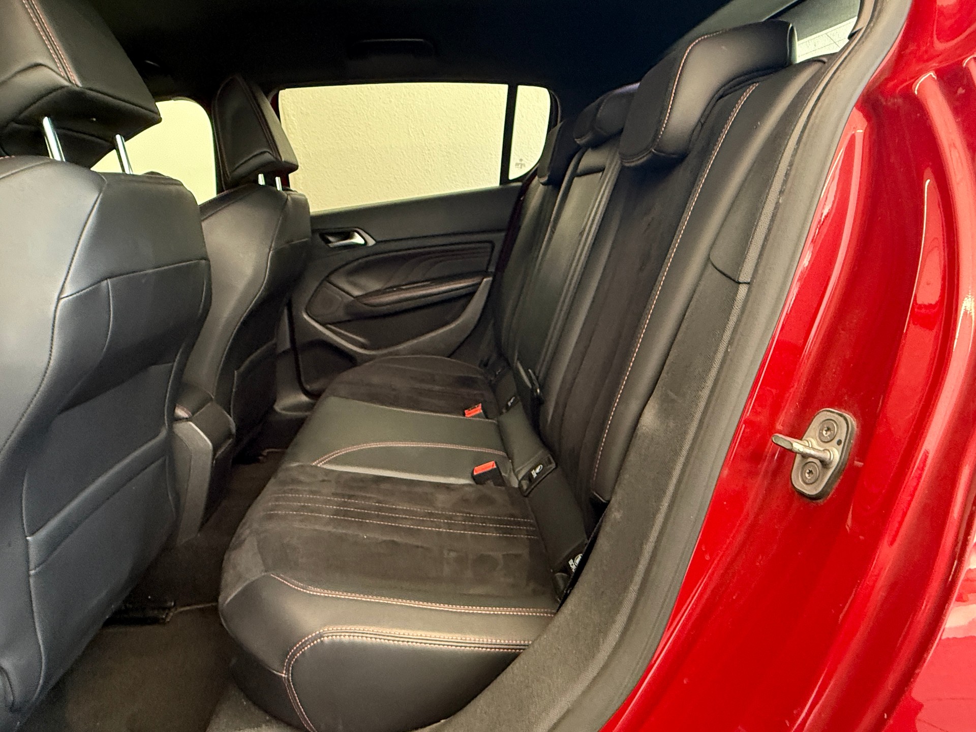 PEUGEOT 308 1.6 GTi Ab 180.-pro Monat-image-10