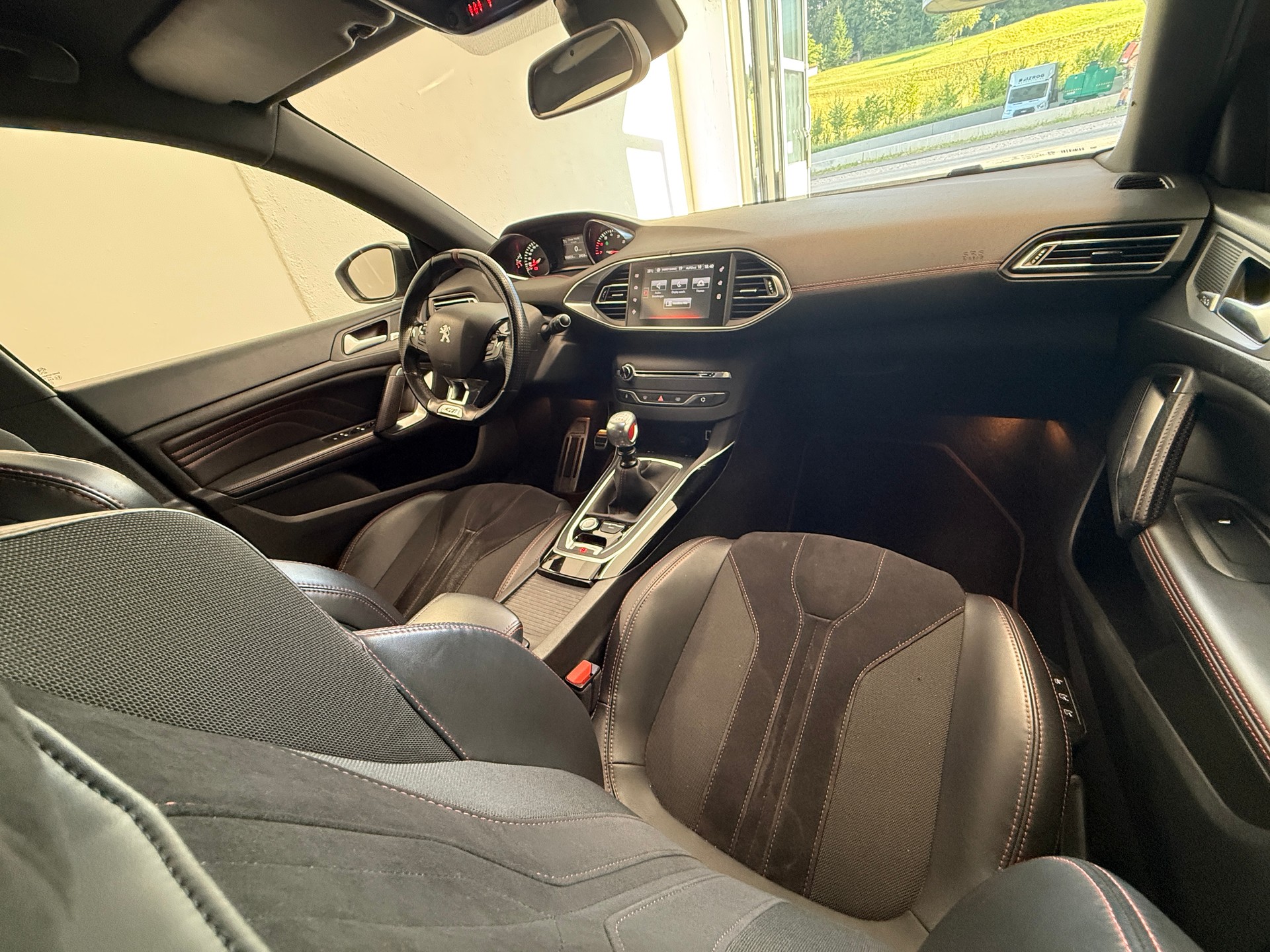 PEUGEOT 308 1.6 GTi Ab 180.-pro Monat-image-18