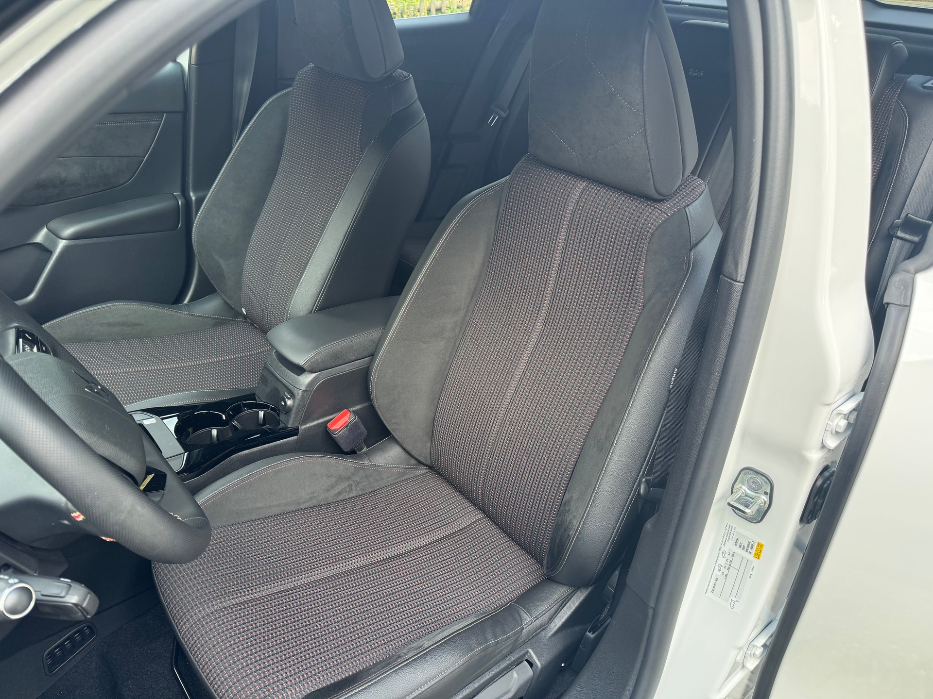 DS AUTOMOBILES DS 3 Crossback E-Tense 136 Bastille-image-10